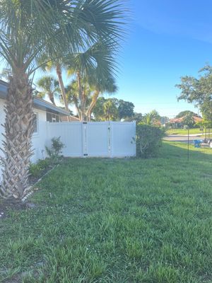 Nokomis, FL 6ft. Tall White Vinyl Privacy Fence