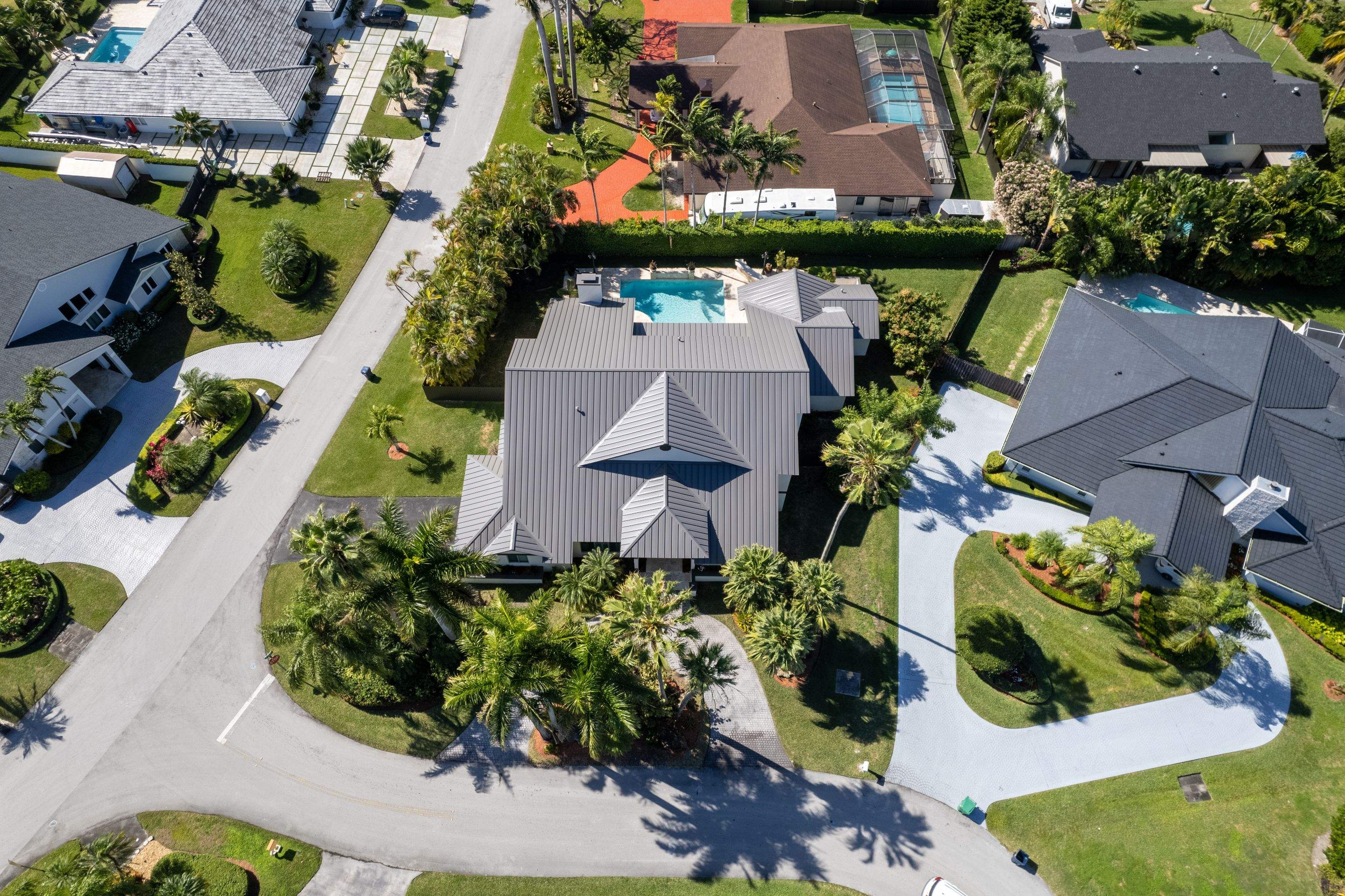 Metal Roof - Galvalume - Charcoal by Istueta Roofing