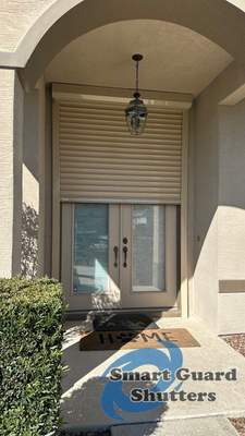 Rolling Shutter in Beige