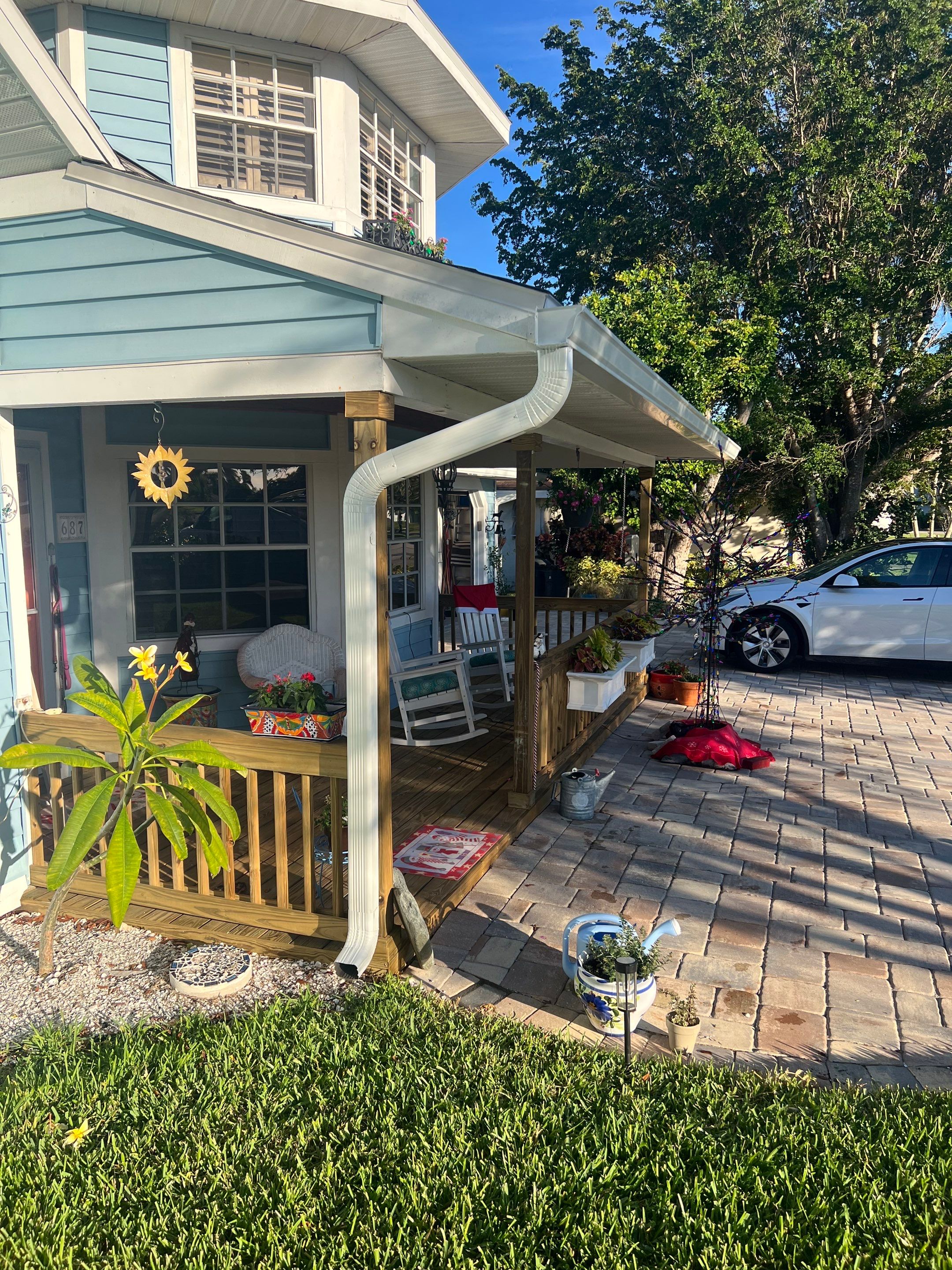 Splash Guard Gutters and 6-Inch Gutter installation in Fort Myers FL by Gutter Professors