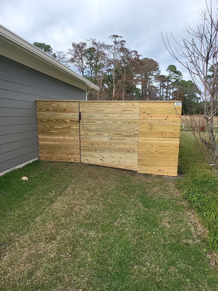 You can never go wrong with Horizontal by Hip Square Fence Inc.