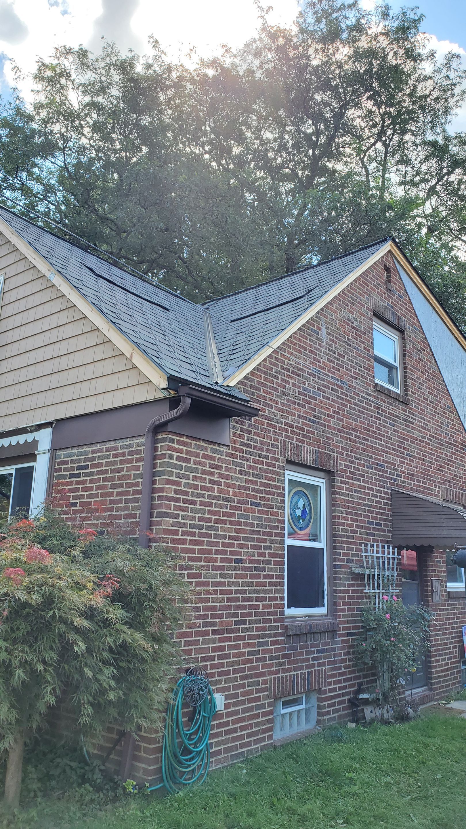 Residential Roofing Installation using Certainteed Belmont shingle by Absolute Roofing and Construction