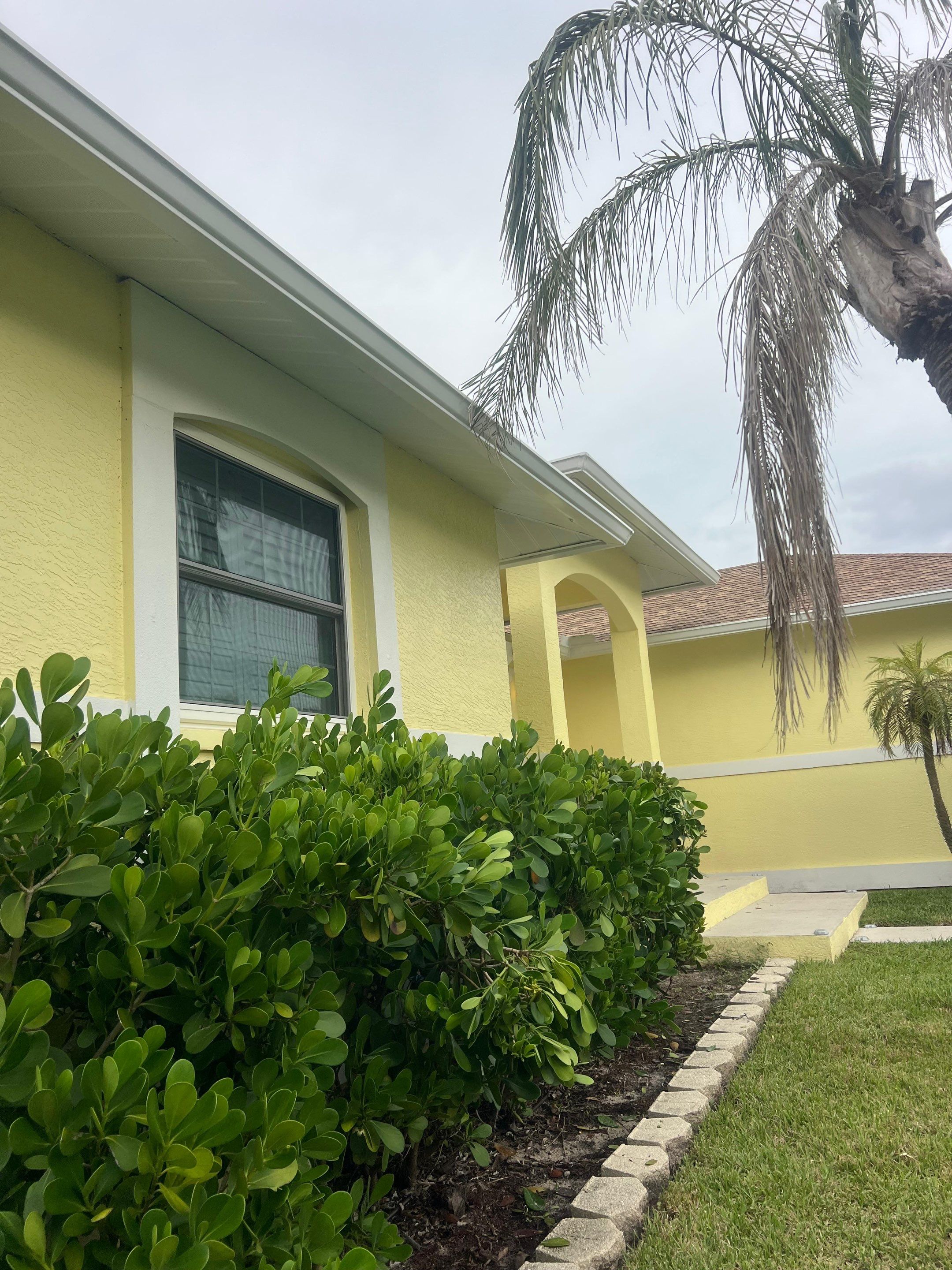 6-Inch Seamless Gutters in Fort Myers FL by Gutter Professors