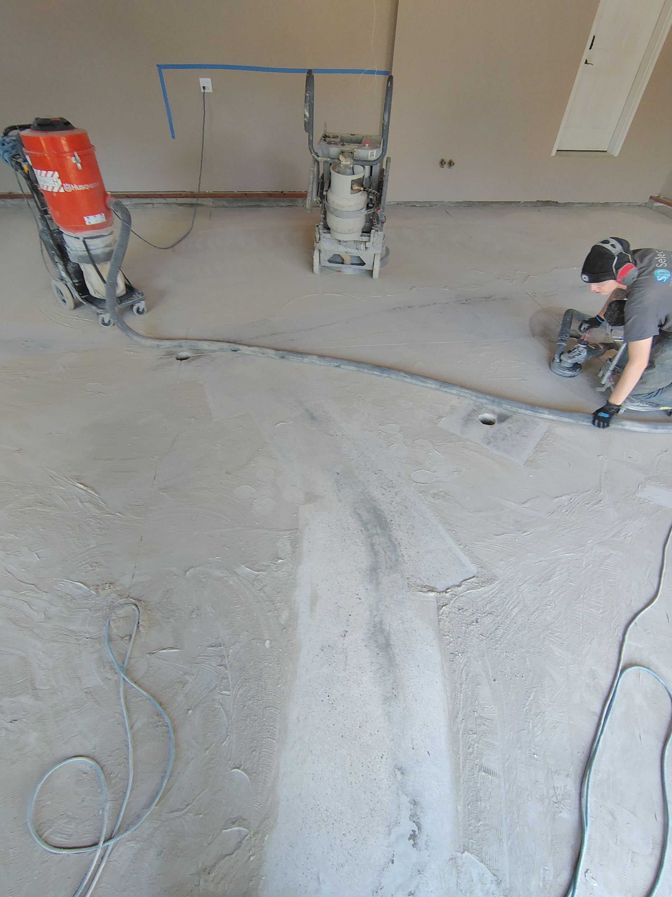 Sioux Falls Garage Concrete Repair and Epoxy Flake Floor Coating by Select Painting, Coatings & Garage Cabinets