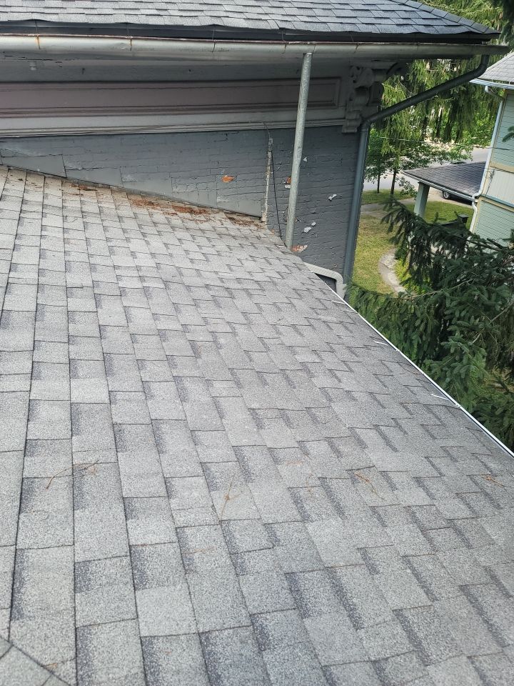 ATLAS PINNACLE COLOR: MAJESTIC SHAKE DRIP EDGE: WHITE by Eagle Eye Roofing