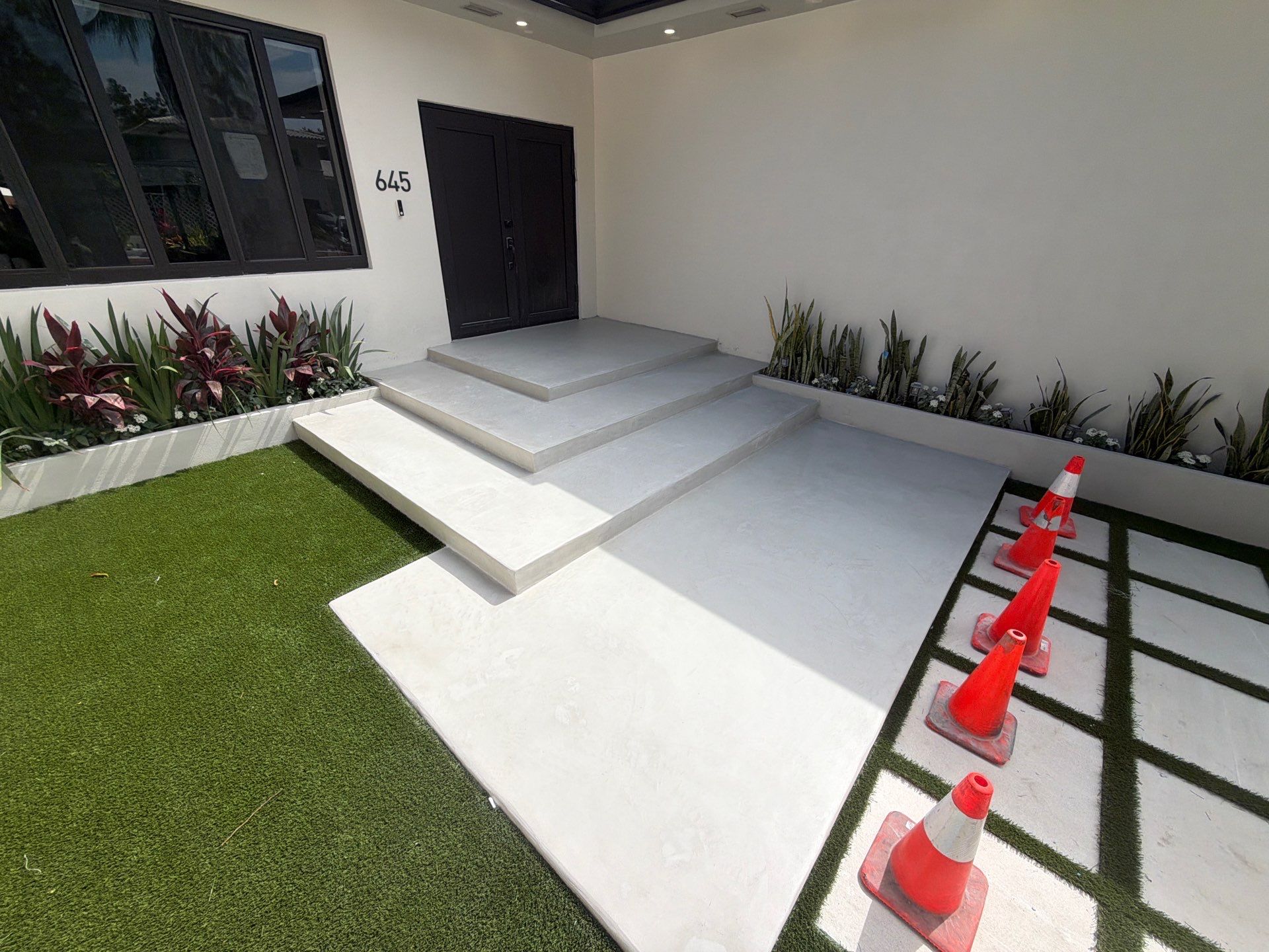 Entrance Steps with Microtopping by Seamless Surfaces