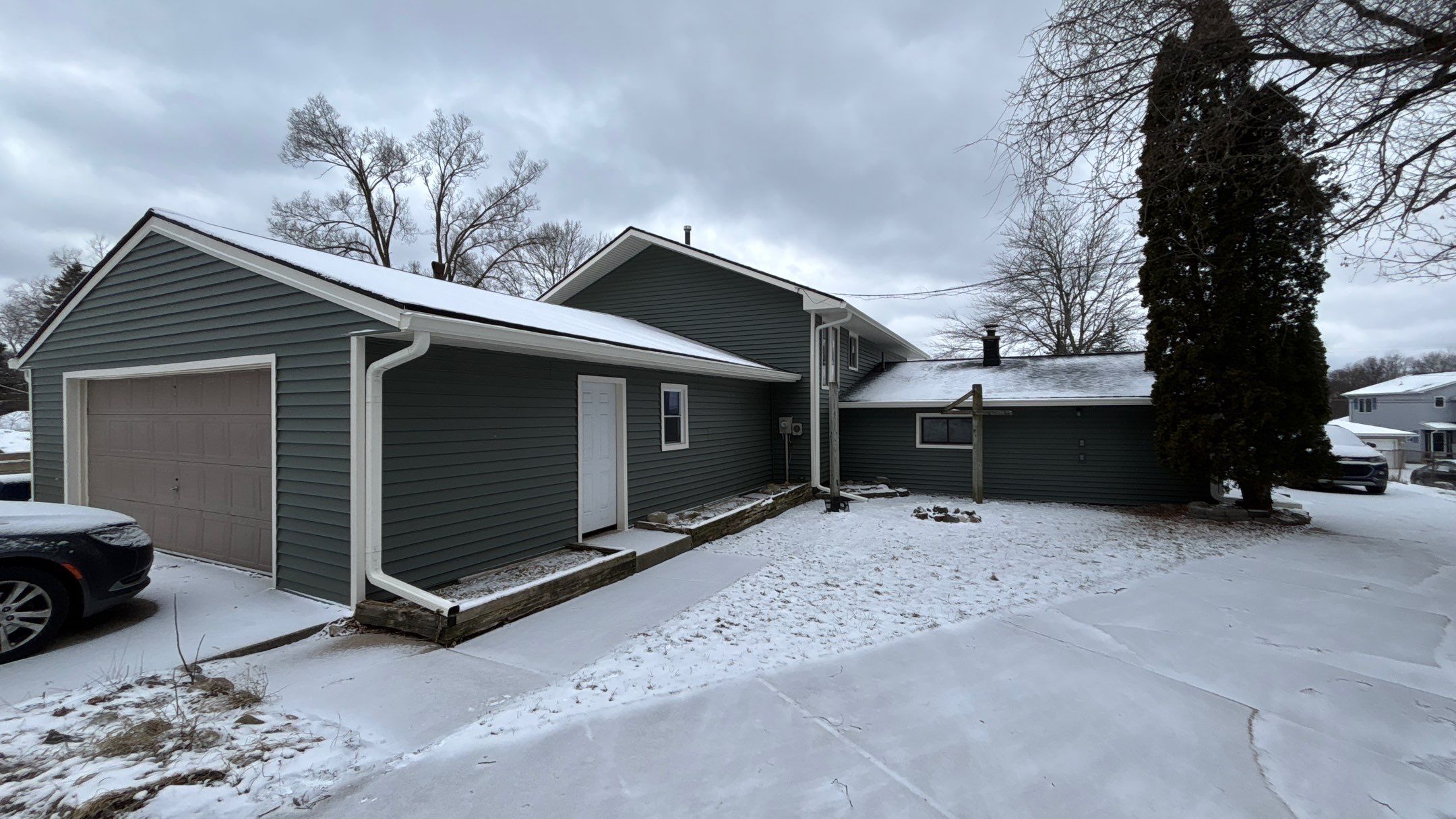 Siding Replacement using Alside Charter Oak D4.5" by 180 Contractors