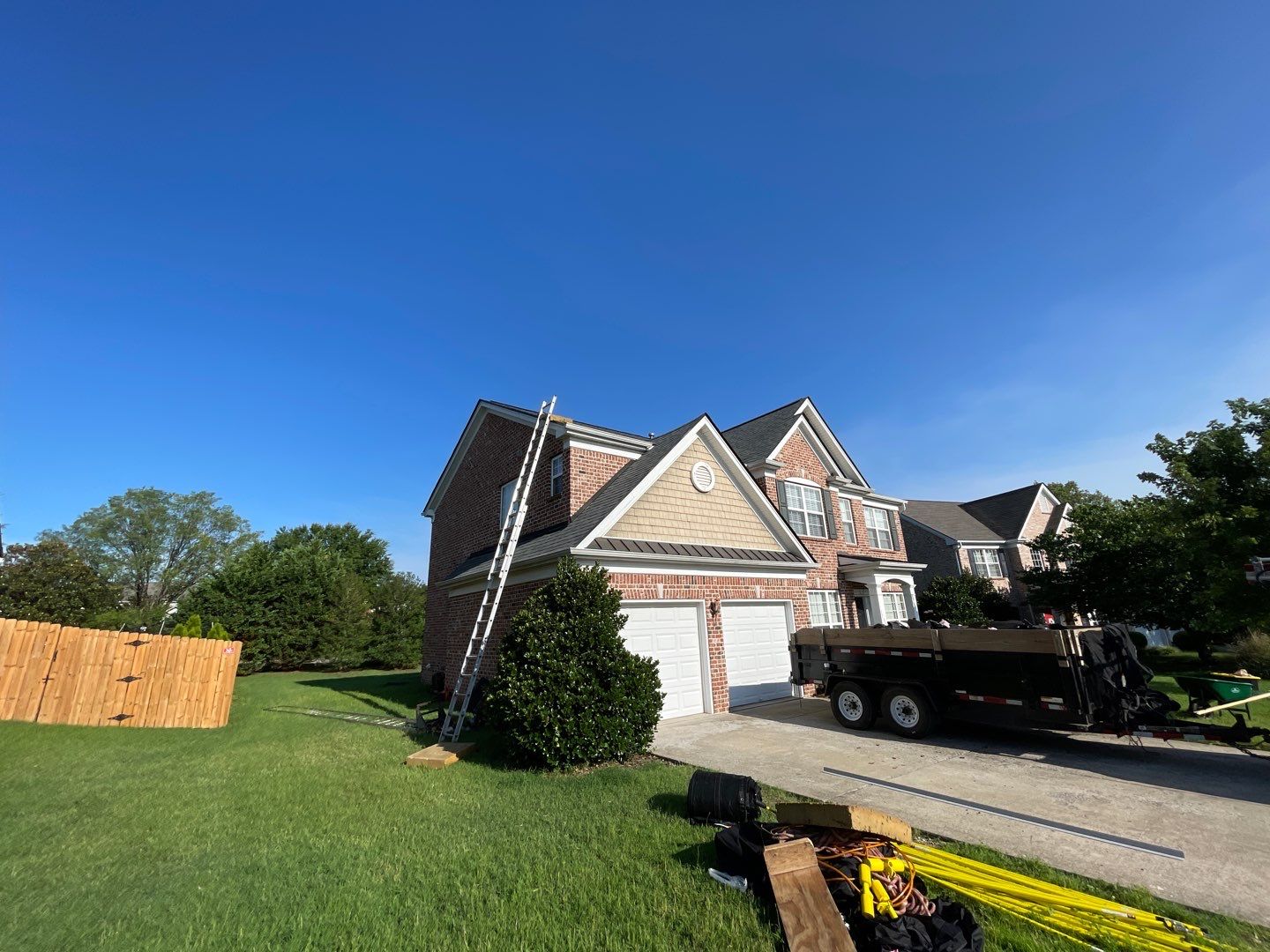 Residential Roofing Installation using Owens Corning Oakridge Roofing System by Undersun Roofing 