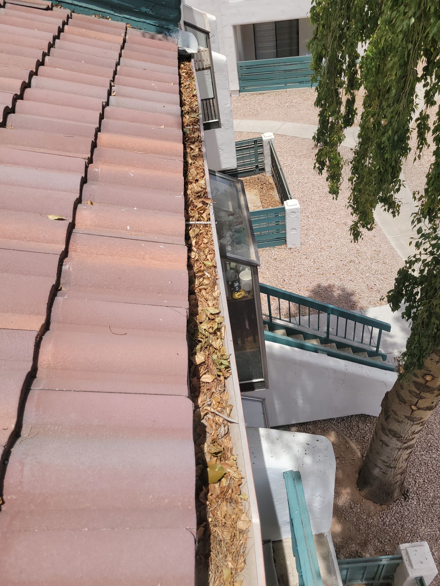 Commercial gutter cleaning Scottsdale & Tempe before photo with filled gutters