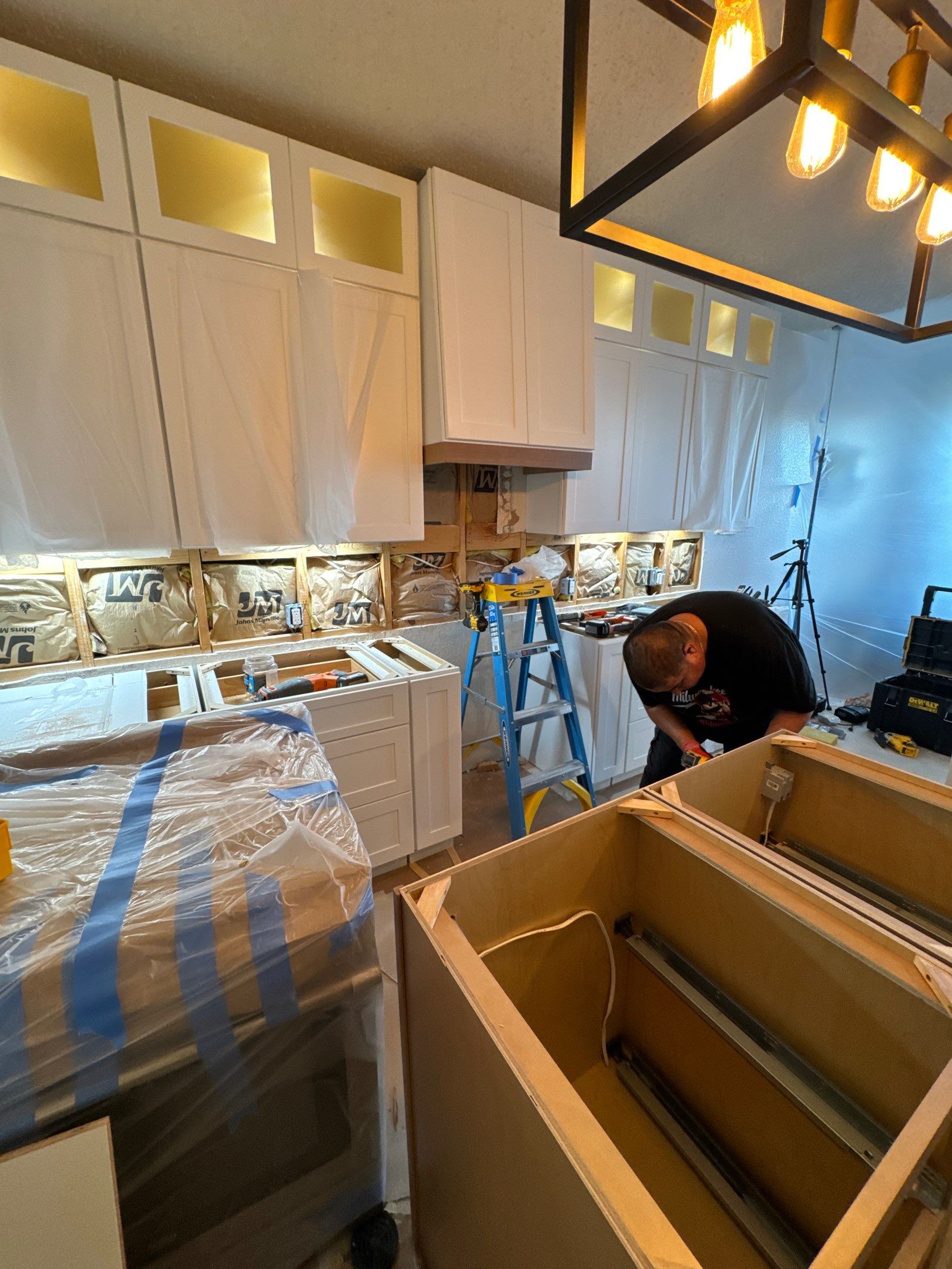 10-Day Luxury Kitchen: Custom Artistry & Waterfall Island Elegance by Tibi Soli LLC