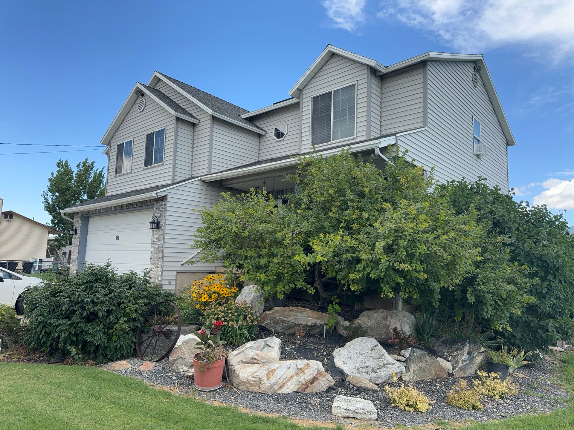 Kaysville | Bold Hardie Accent Upgrade | Evening Blue & Arctic White by Ideal Siding Utah