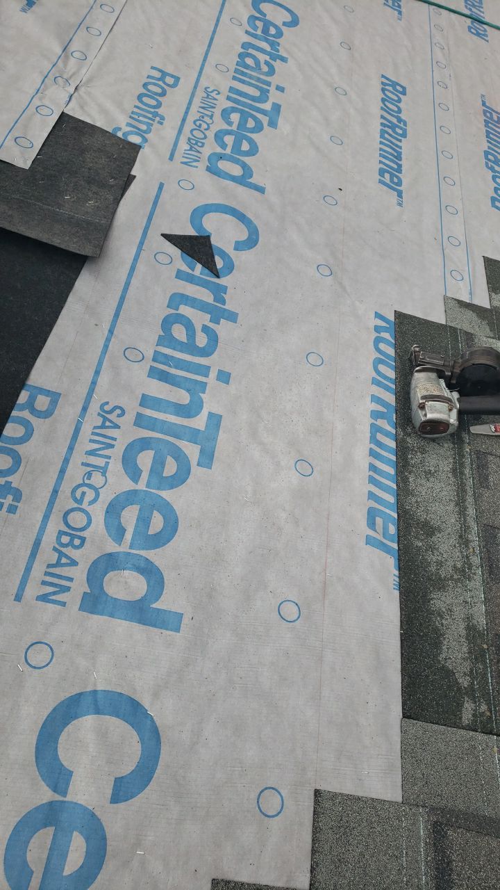 Arlington: CertainTeed Landmark Pro Designer Shingles in Max Def Georgetown Gray by RM Banning, Inc.