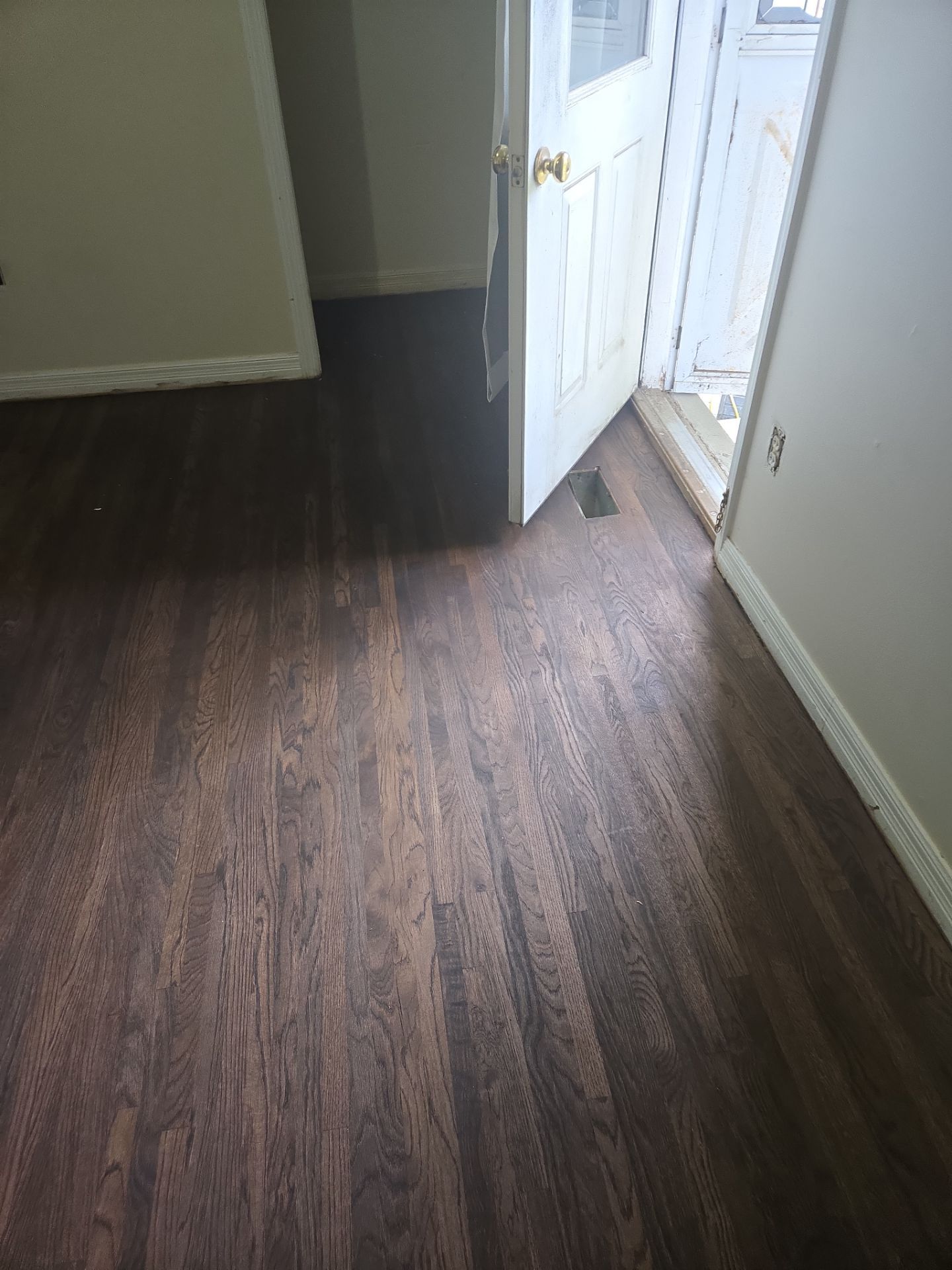 Under Carpet Reveal  by Footprints Floors of Nashville