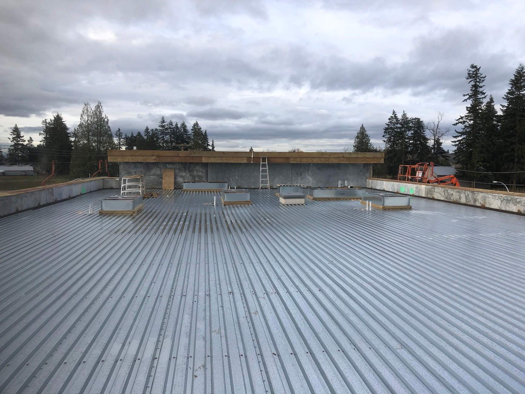 Commercial Roofing Installation using EPDM loose lay with balast by Top Notch Roofing Inc