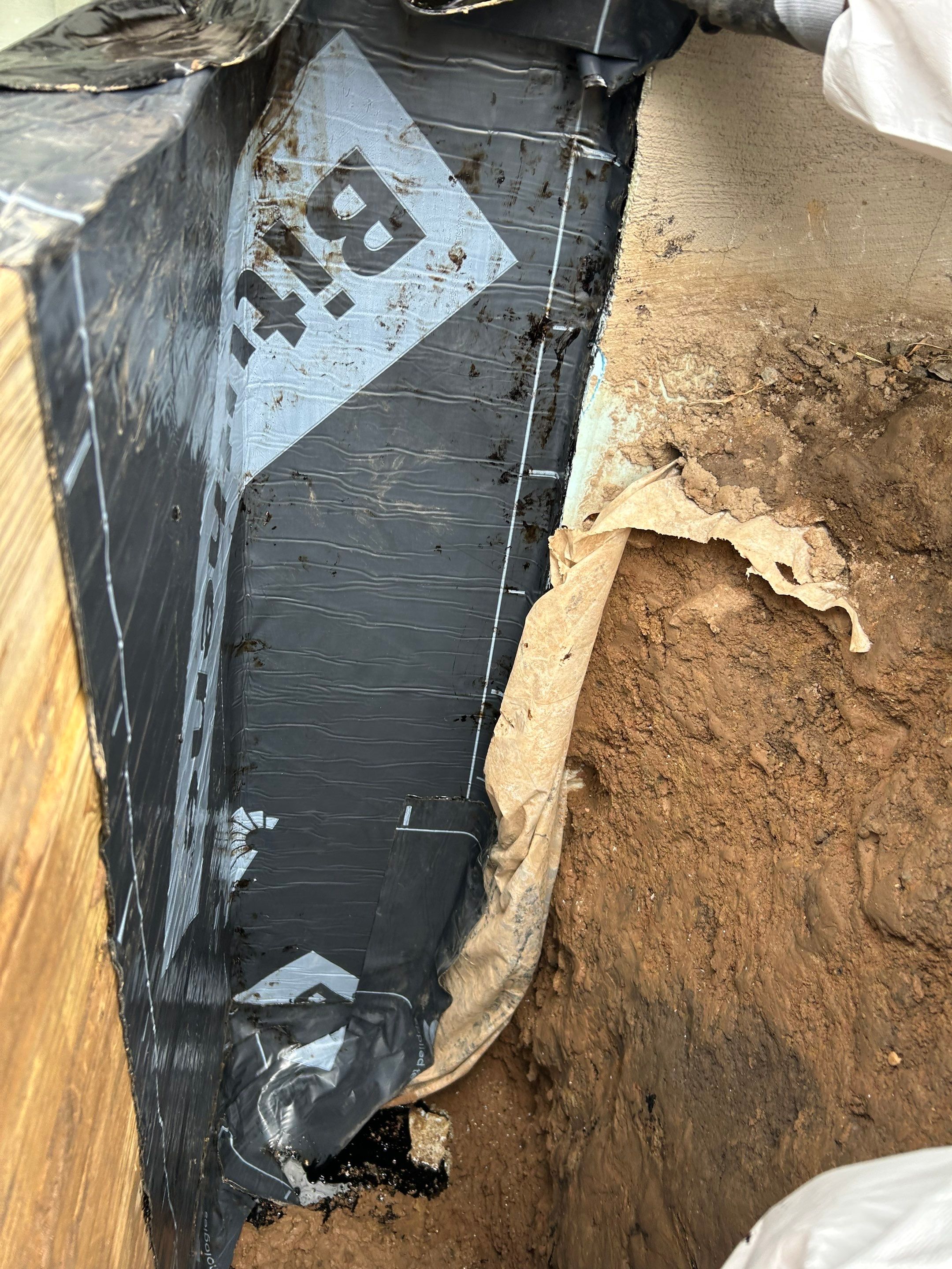 Keeping the Egress Window Well Dry by Waterproofing Northeast