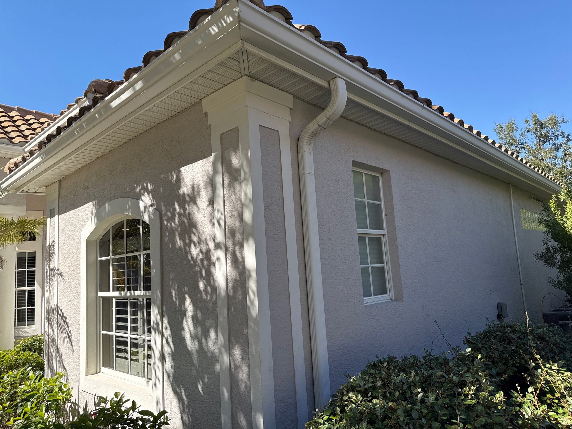 House Wash, Pool Deck & Screen Enclosure Cleaning | University Park, Sarasota FL by Sunshine AquaWash