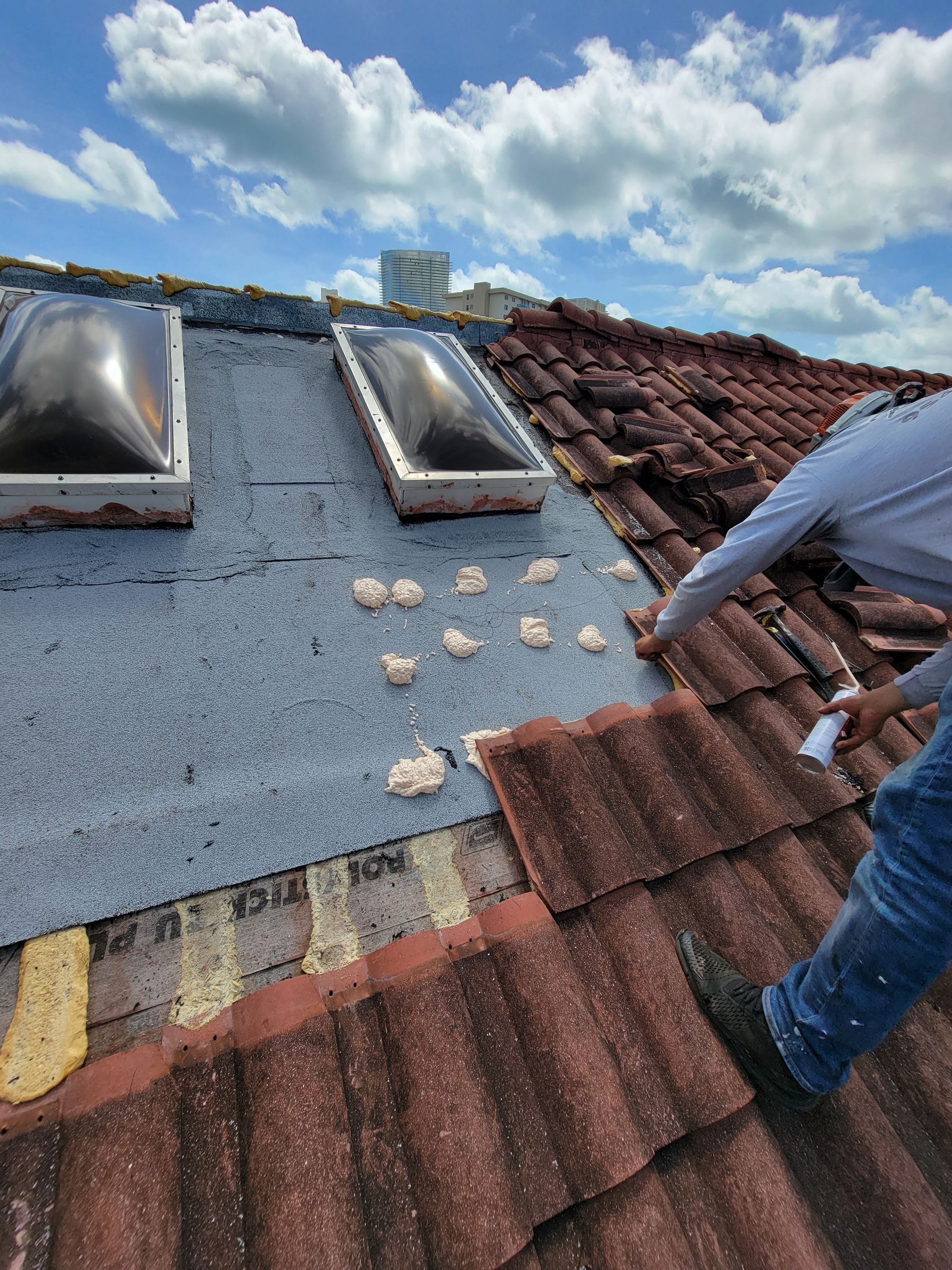 NE 37th Ave, Aventura, FL by G&J Roofing 