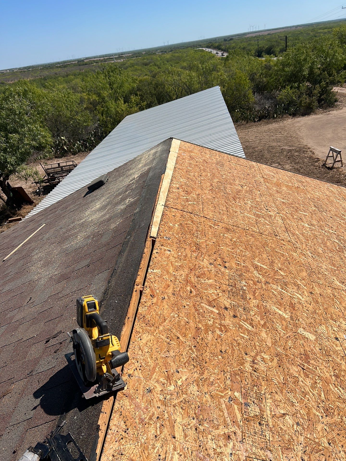 Front Porch Sitt'n by Bayfront Roofing and Construction