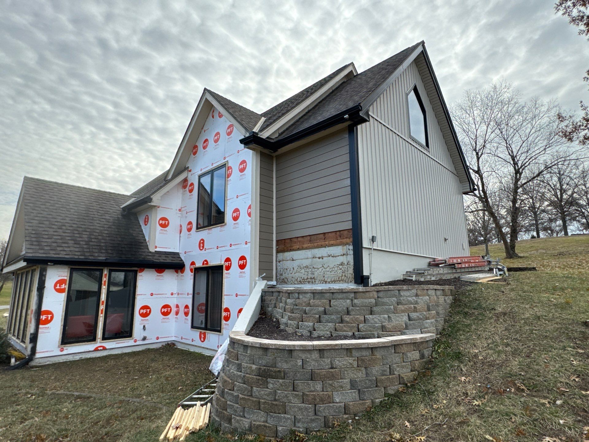Siding Installation using Craneboard in Liberty Mo  by EEC  Windows, Siding & Roofing 