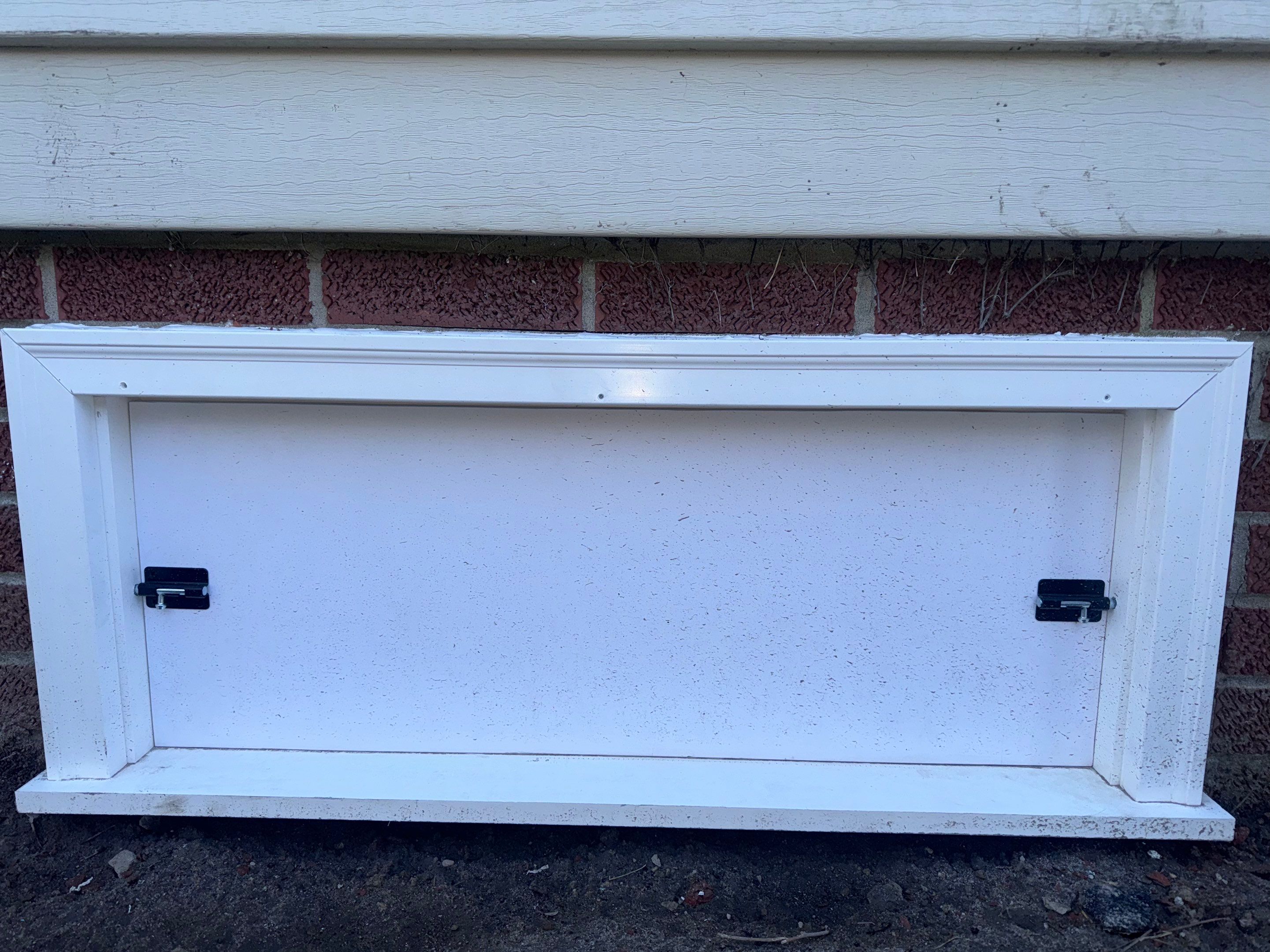 Sealed Crawlspace using Aprilaire E-70 Dehumidifier by Impact Crawlspace