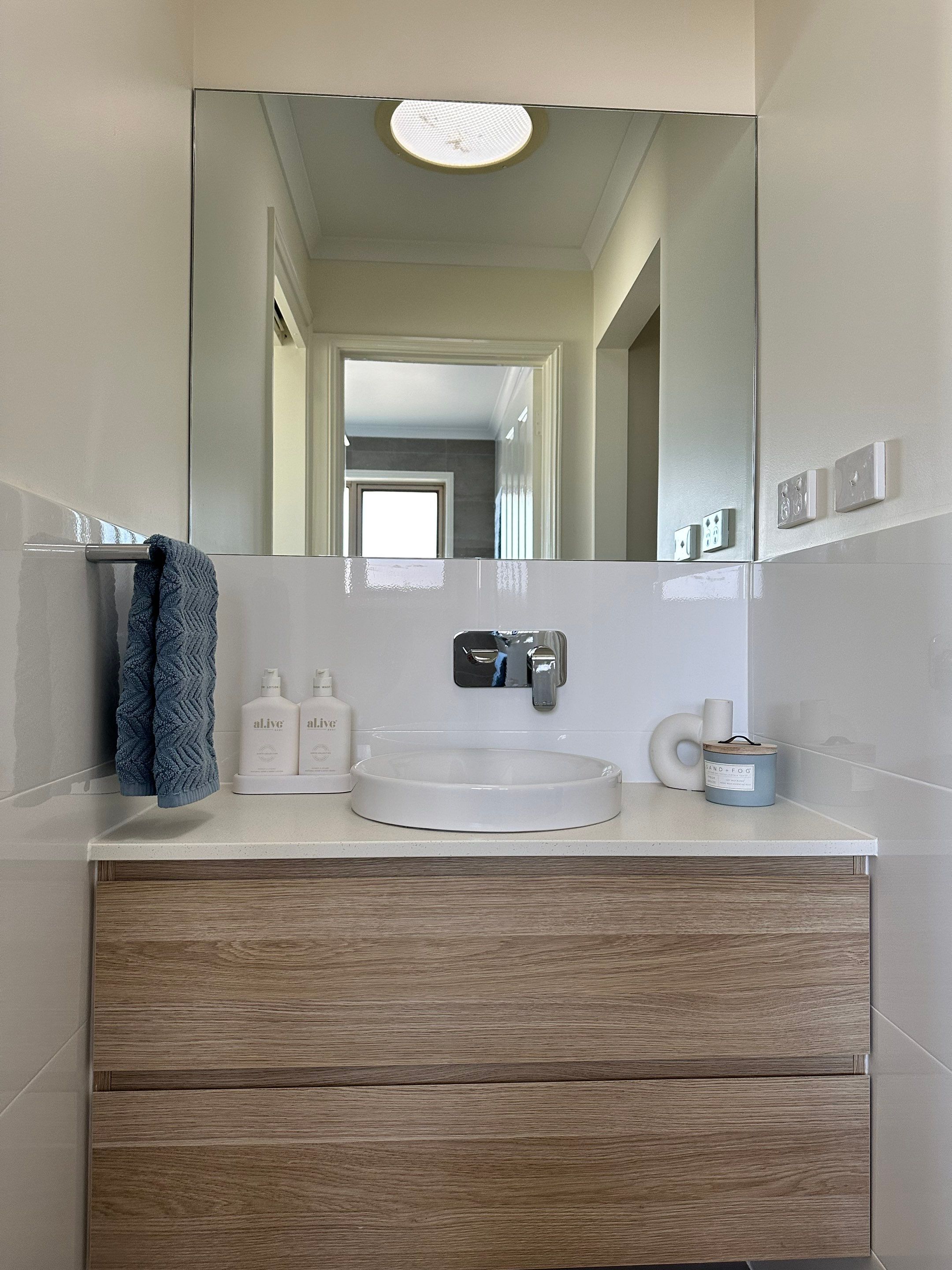 Main Bathroom, Ensuite, Toilet, Powder Room, and Laundry Renovation by Re-seal Bathrooms