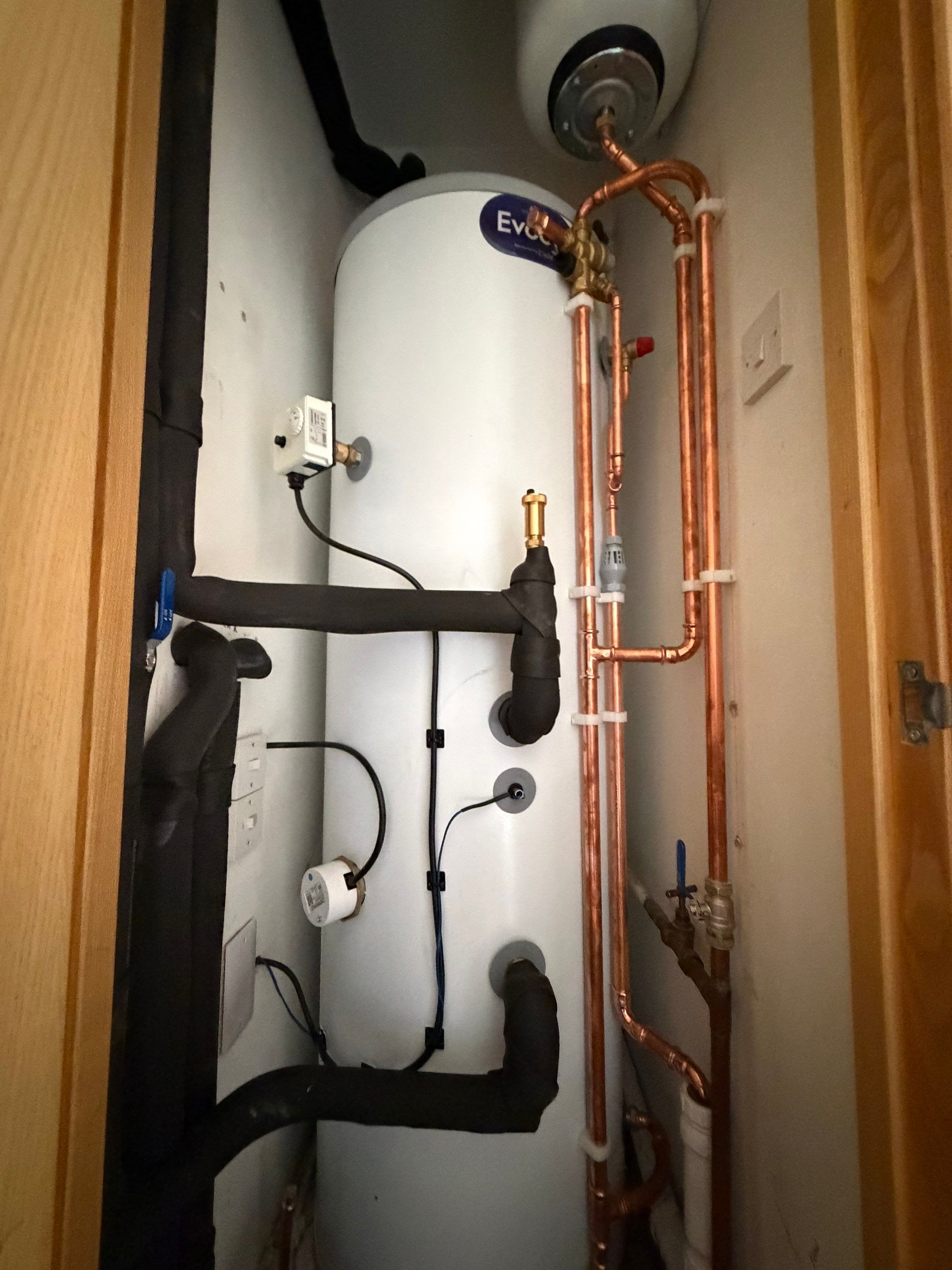 🔥 Gas Boiler Out, Air Source Heat Pump In — Ready for Solar & Battery Next ⚡🌱 by Elite Services Group Ltd
