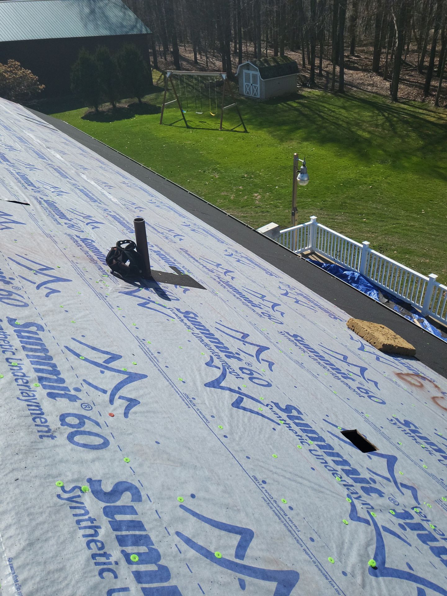 Atlas Pinnacle Color: Majestic Shake; Drip Edge Color: Royal Brown by Eagle Eye Roofing