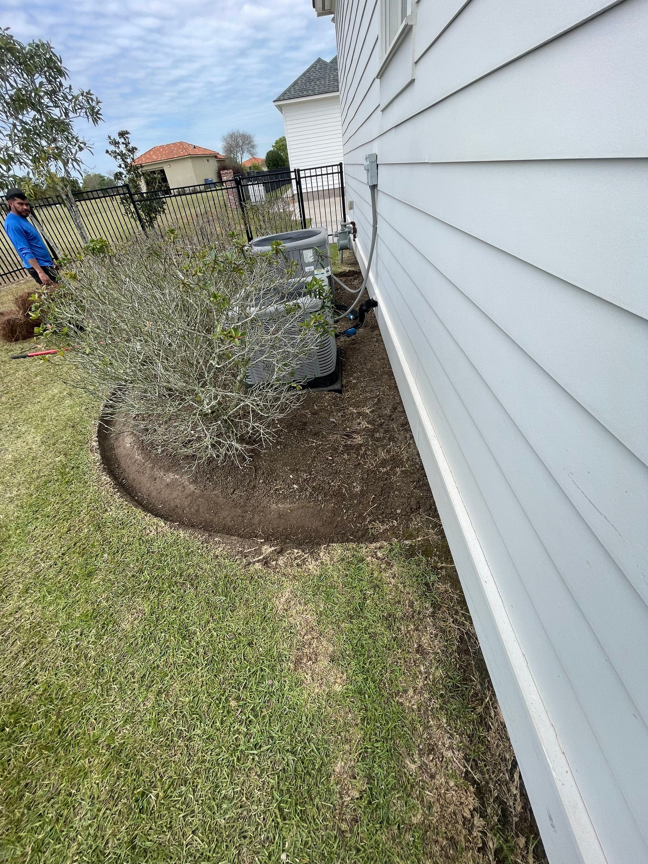 LANDSCAPE SERVICES: CUT IN BED EDGES / BED EDGE REDEFINE by CutScape, LLC.
