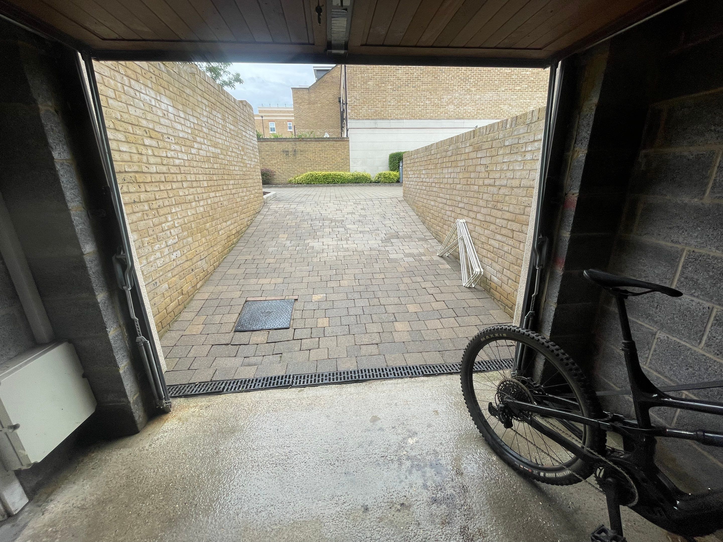 Exterior Clean using Mosmatic Flat Surface Cleaner by Ges Exterior Cleaning ltd