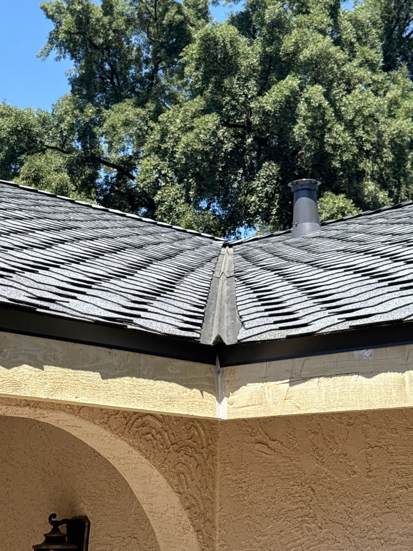 Presidential shingle roof by Straight Edge Roofing Inc