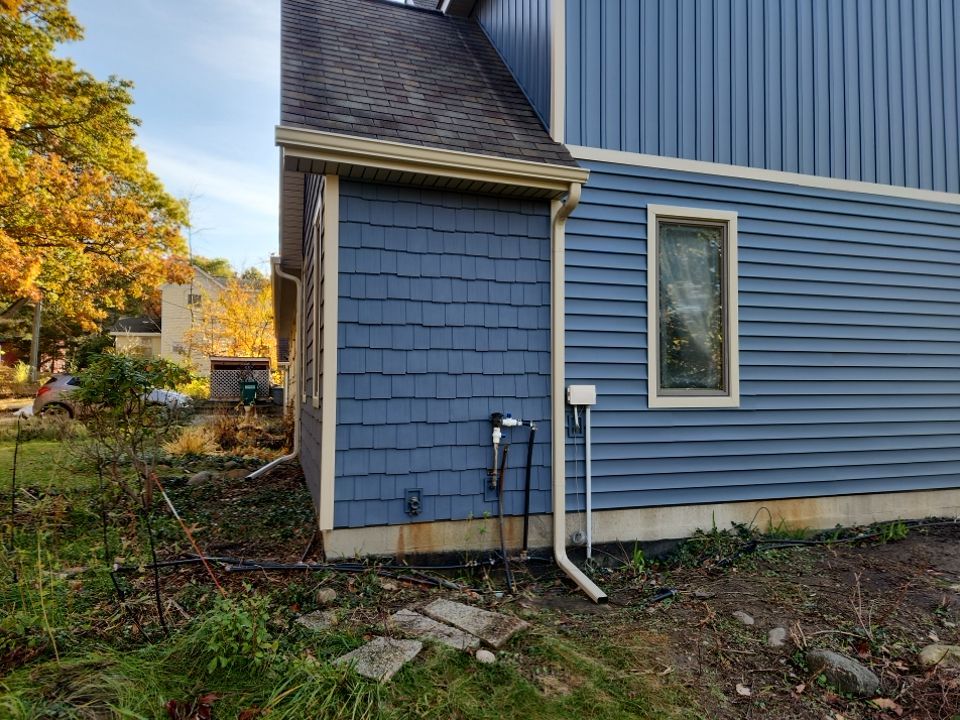 CertainTeed Monogram D5 Pacific Blue + Cedar Impression Shake Driftwood Blend & Pacific Blue + CertainTeed Board & Batten Pacific Blue by 180 Contractors