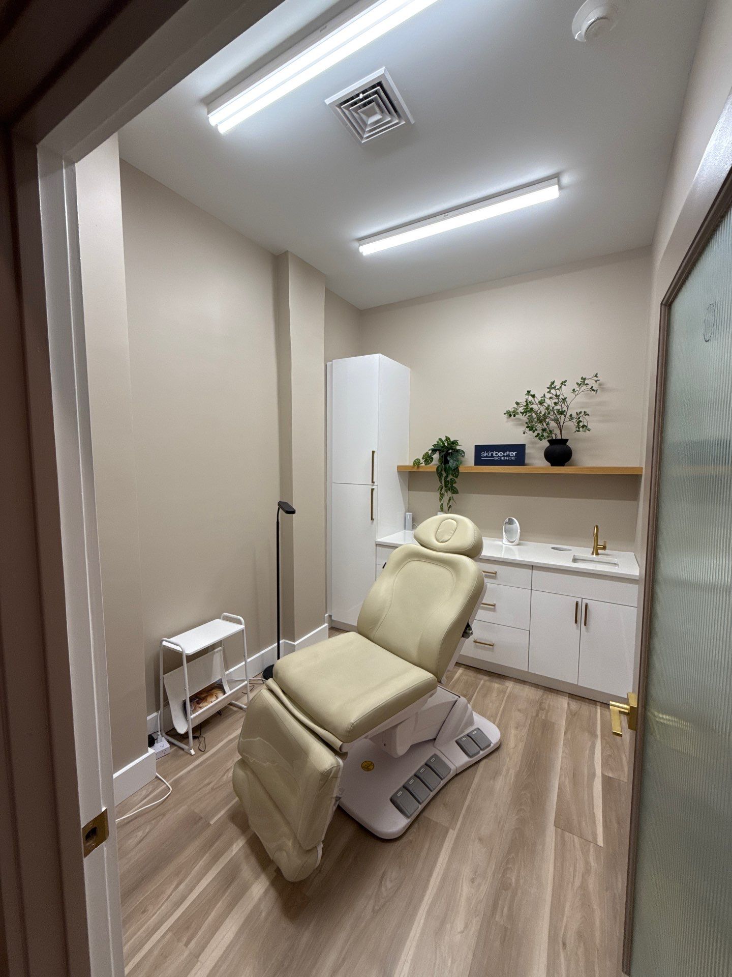 Commercial Interior & Exterior in Center City Philadelphia by Groovy Hues