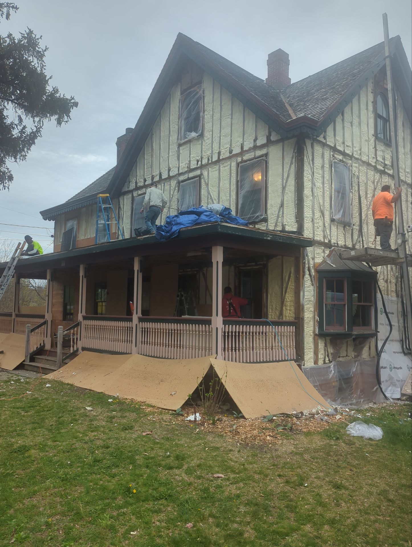 Siding Installation using Closed Cell Spray Foam by NYS Foam & Energy