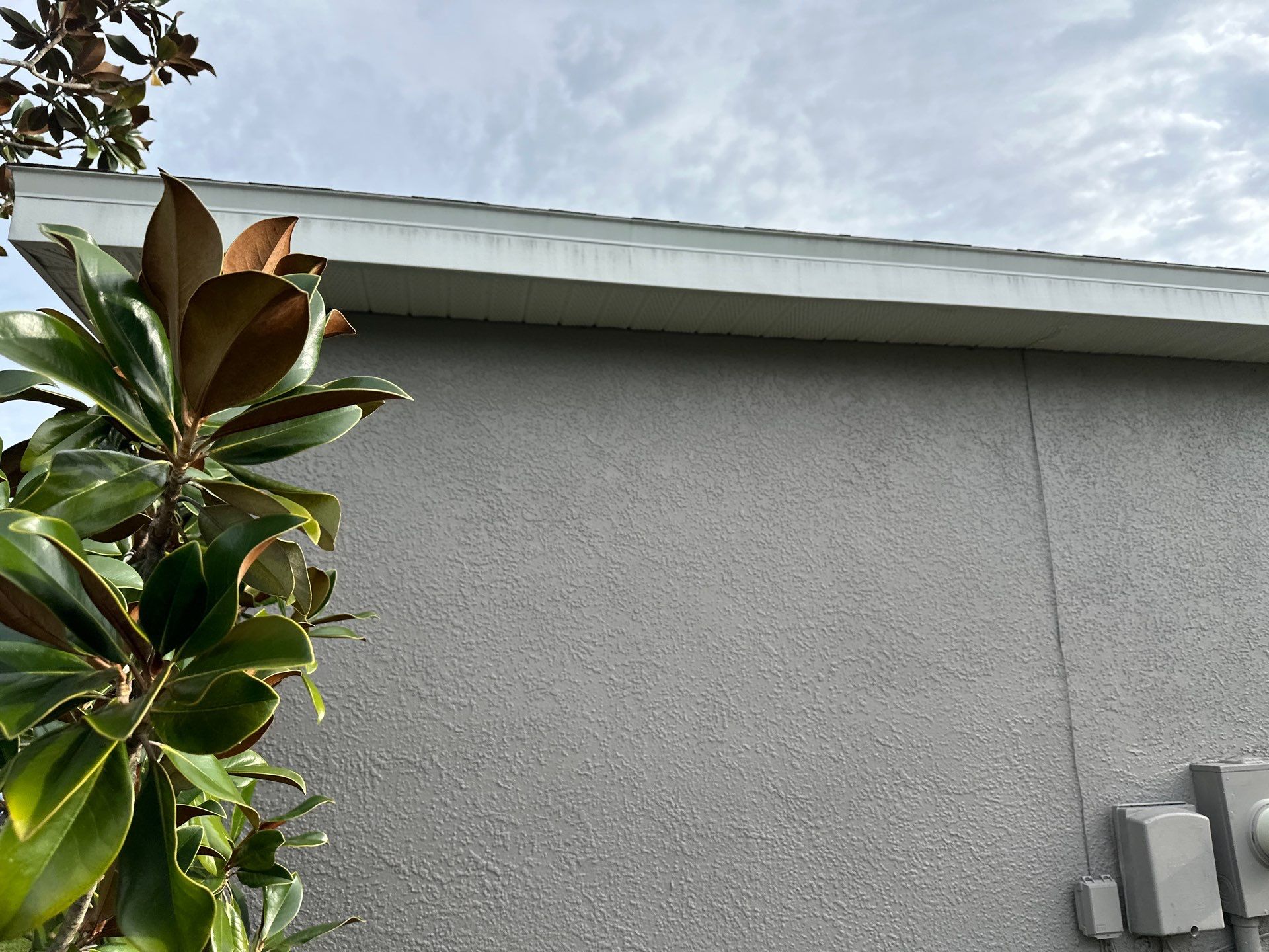 House Wash, Lanai Cleaning, and Driveway Cleaning by Sunshine AquaWash