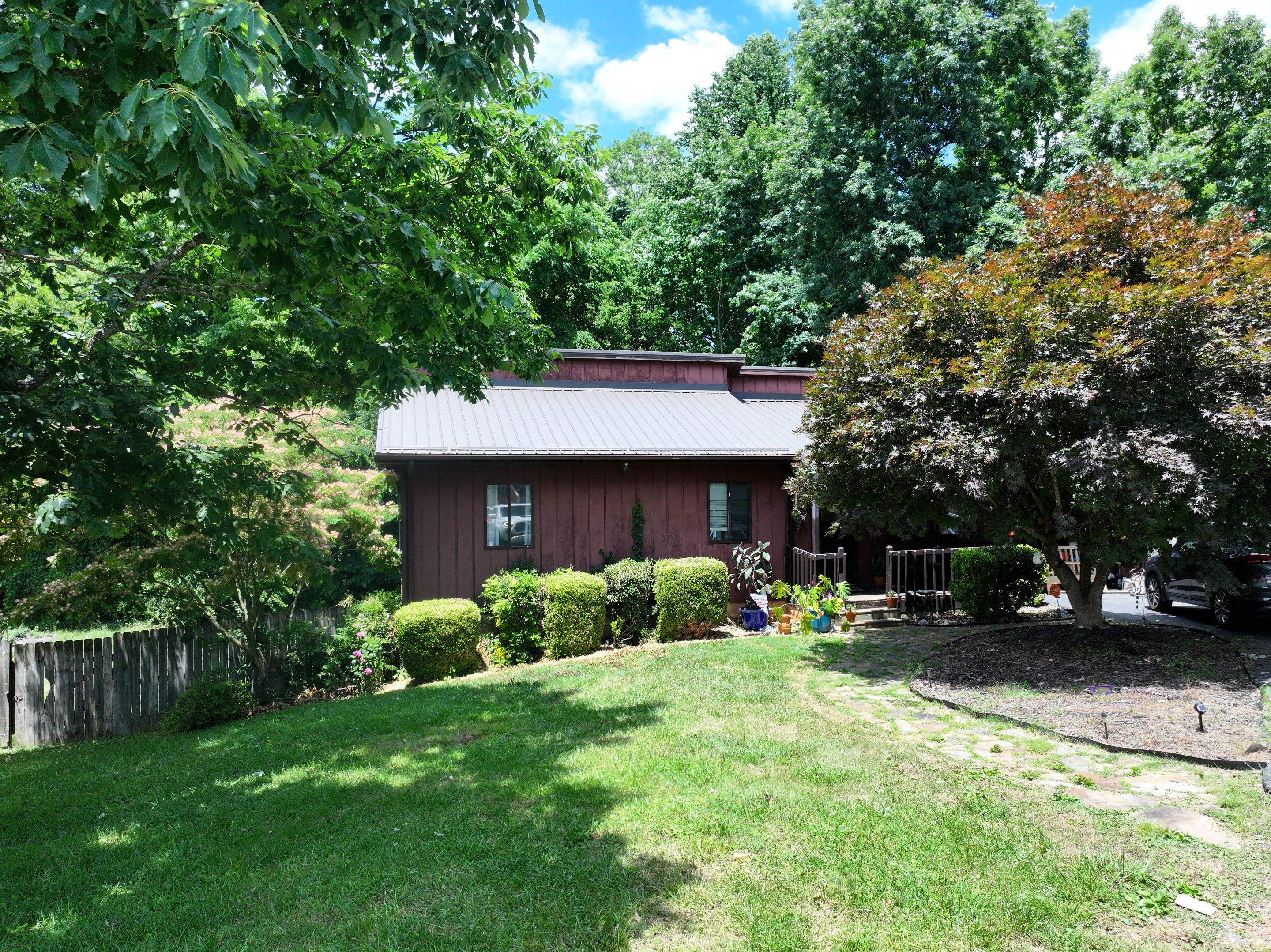 Boggs Residence by Omnia Roofing