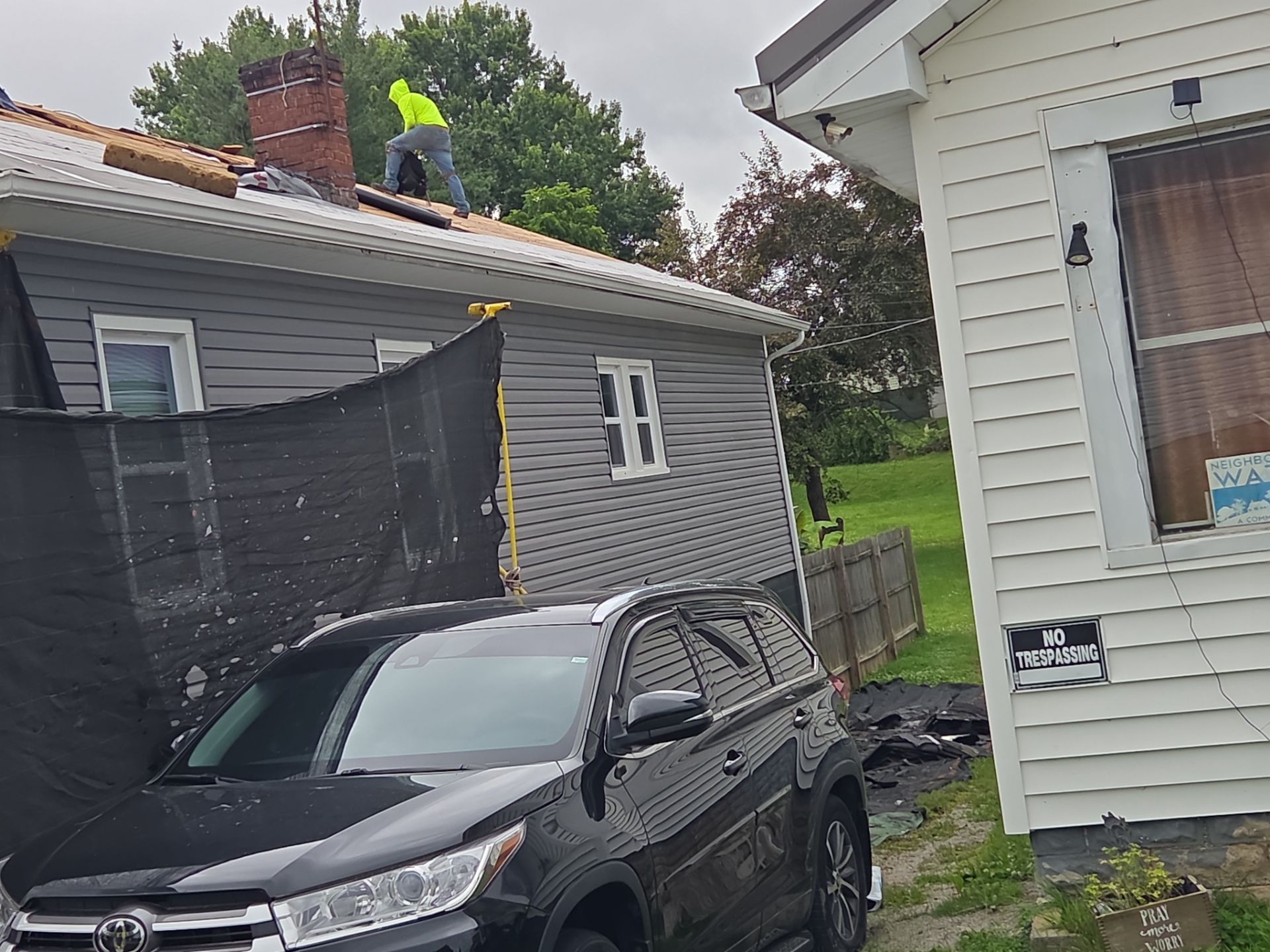 Matte Black Elegance: IKO Dynasty Roof Transformation in Ashland, KY by Mr. Roofer