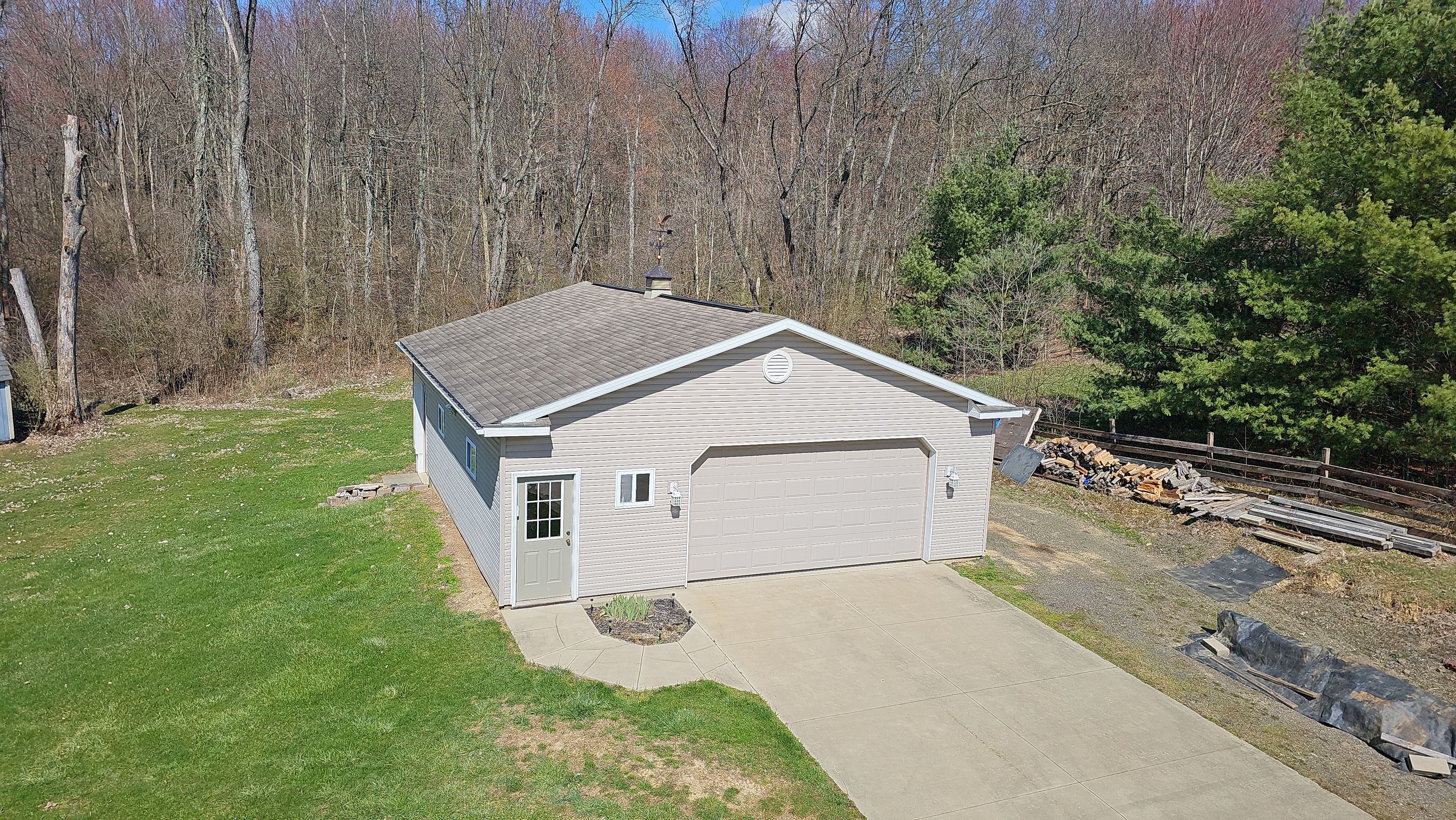 Atlas Pinnacle, Color, Coastal Granite, Drip Edge, Birch White by Eagle Eye Roofing
