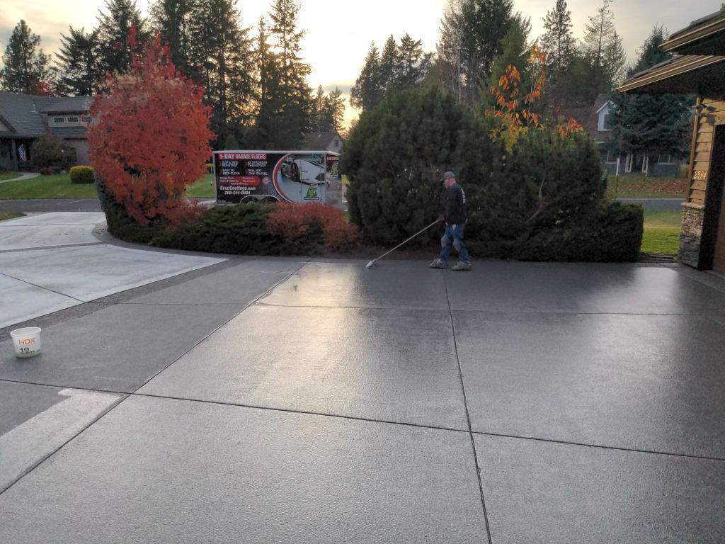 Driveway using Penntek Evolution System and Echo 1/4" Chip by Croc Coatings, LLC