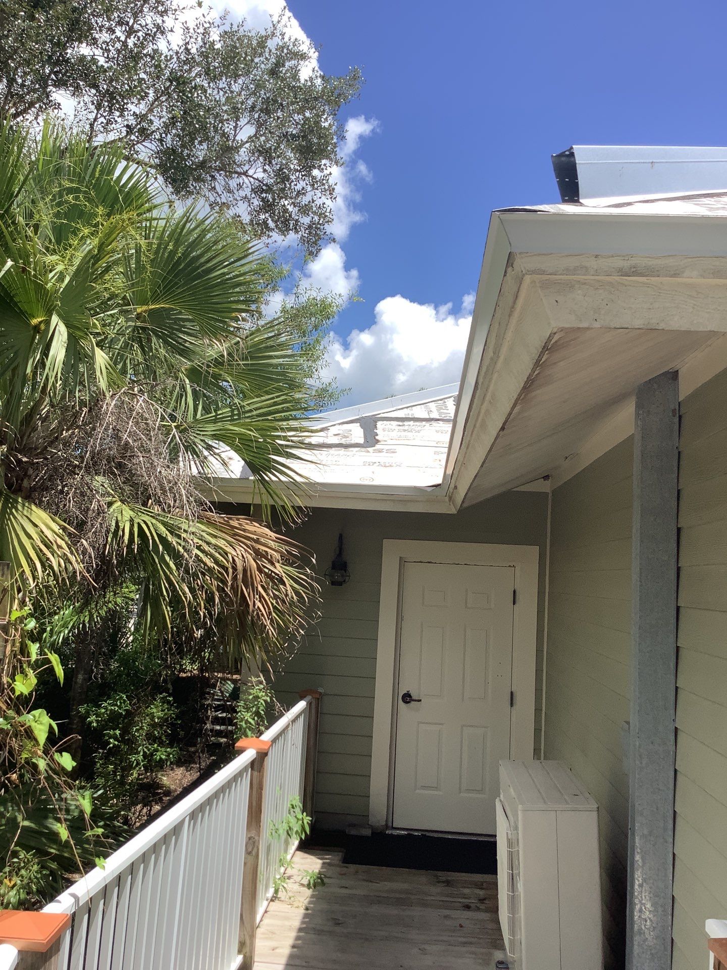 7-Inch Smooth Box Seamless Gutters using smooth box gutters in Fort Myers FL by Gutter Professors
