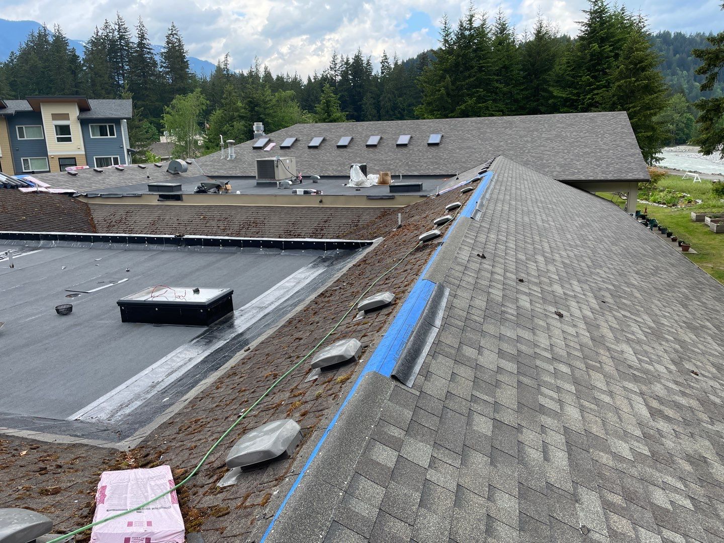 Residential ReRoofing Installation using OC Oakridge shingles by Top Notch Roofing Inc