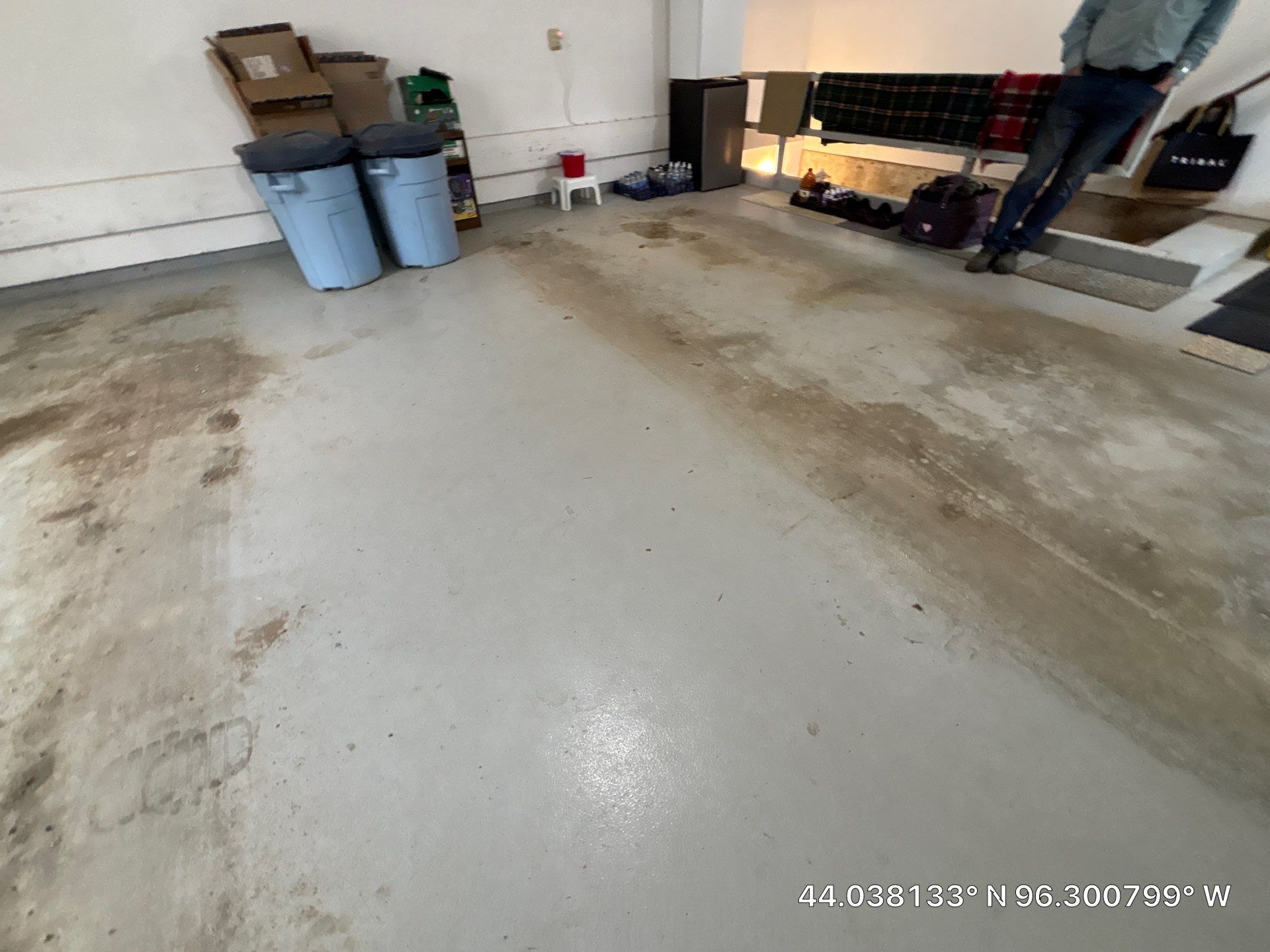 Custom Polyaspartic Garage Floor and Stairwell Coating in Pipestone by Select Painting, Coatings & Garage Cabinets