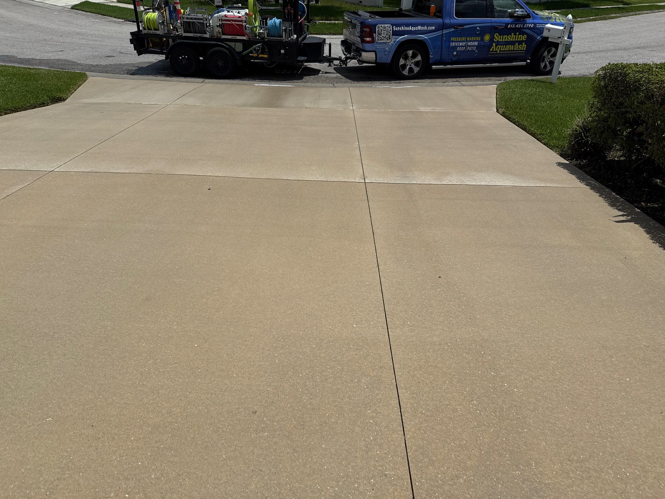 Concrete Driveway Cleaning – Covered Bridge Estates, Ellenton, FL by Sunshine AquaWash