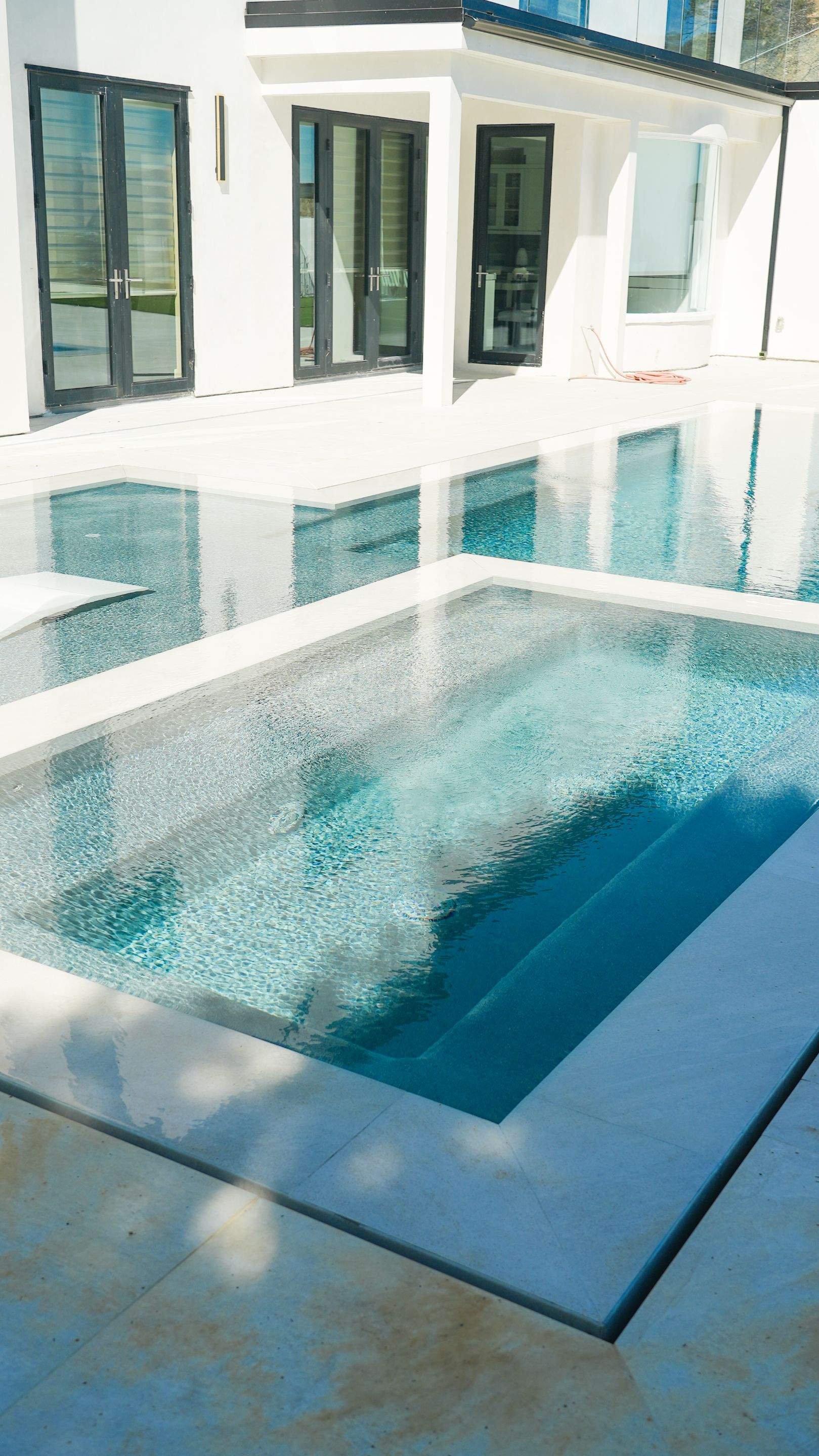 Zero-edge Pool & Backyard Trnasformation by Lax Home Inc 