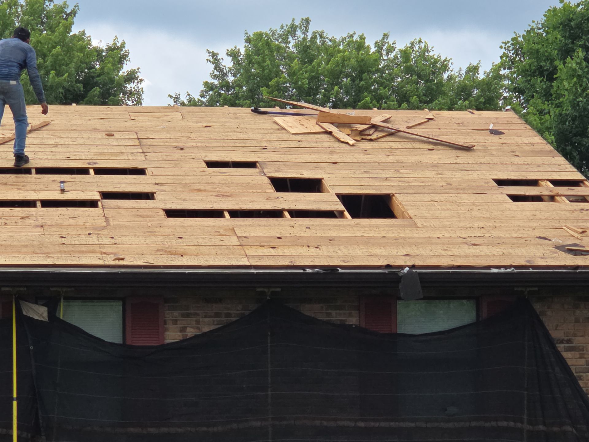 Project Spotlight: Stunning IKO Shadow Brown Roof in Hurricane, WV by Mr. Roofer
