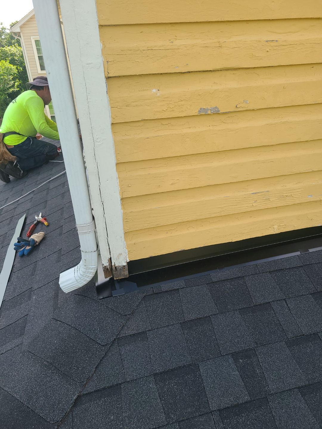 Arlington: CertainTeed Landmark Designer Shingles in Moire Black by RM Banning, Inc.