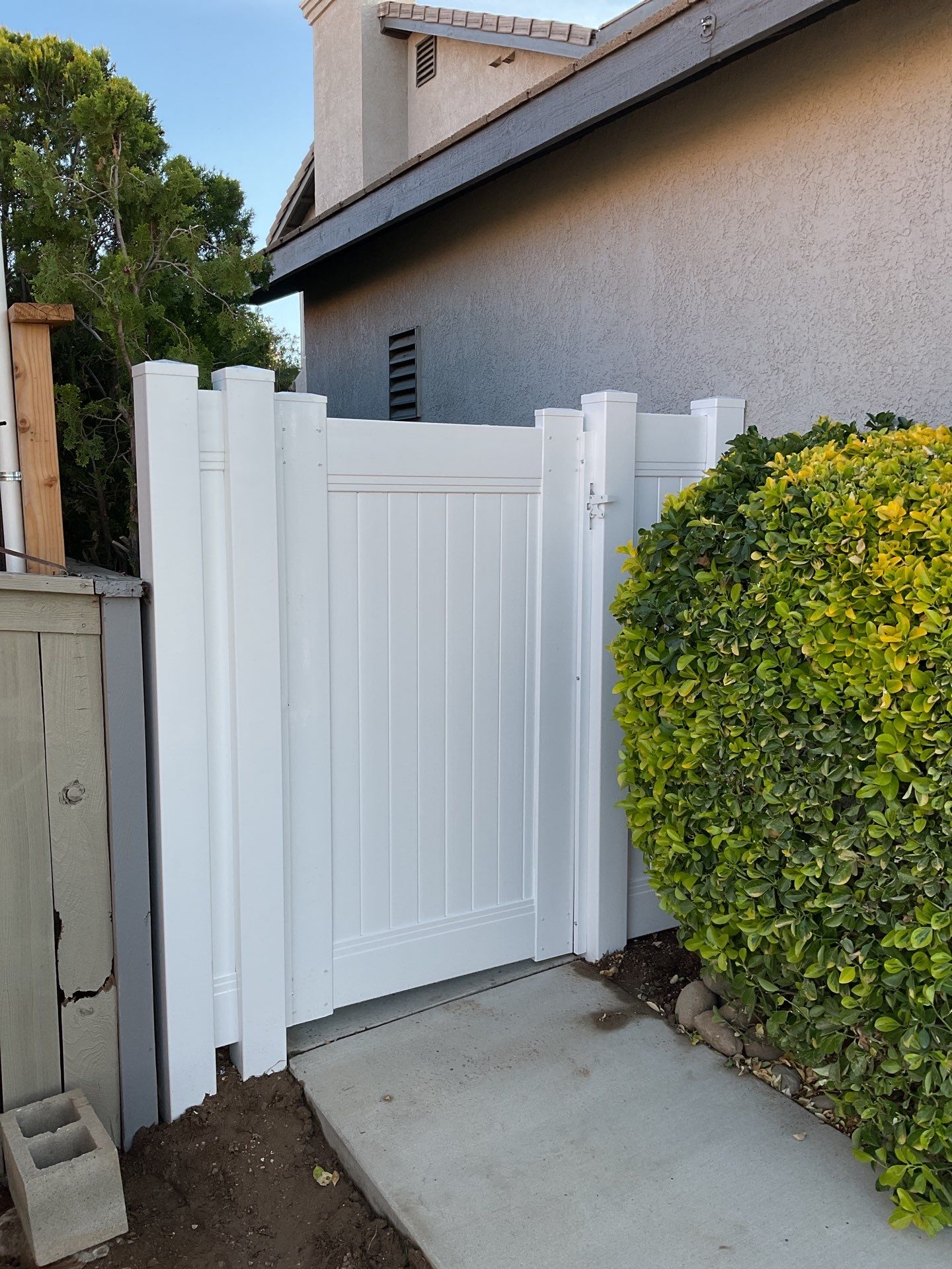 Fence Installation using Vinyl by Fence Guys Inc.