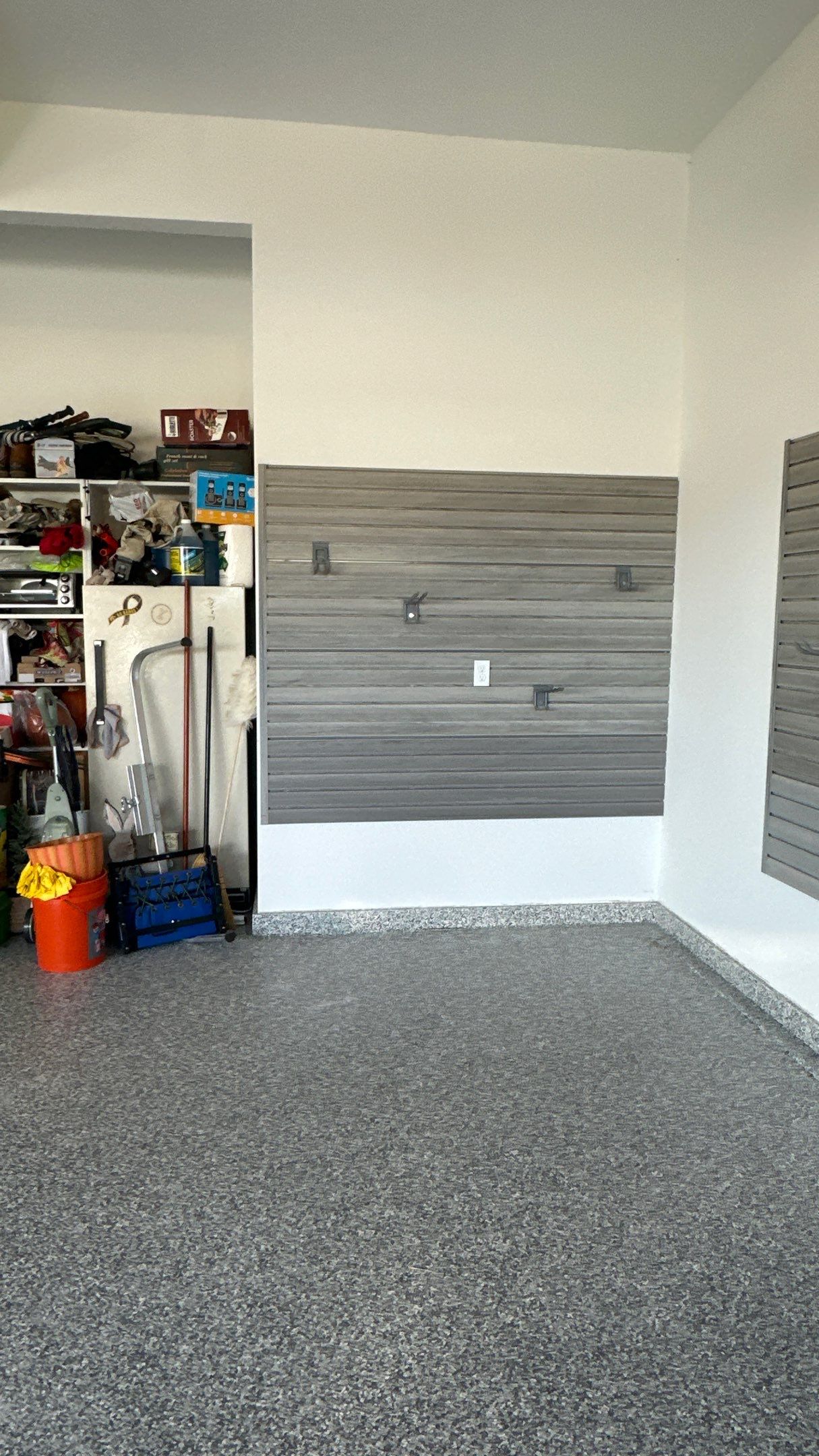 Stonhenge flake floors just look great. Wow!!! by Banner Garage