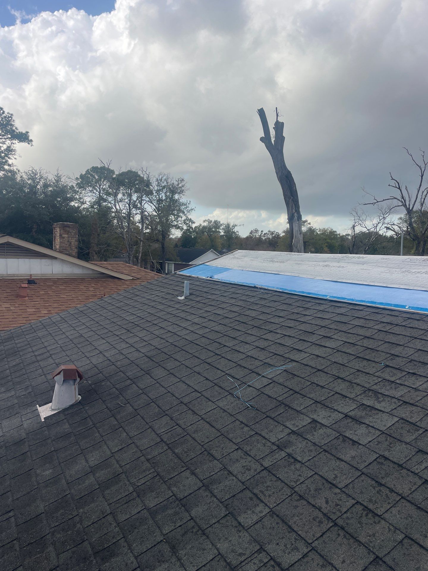 North Shore Roof Installation using Atlas Pinnacle Pristine by Modern BYLT Roofing & Construction