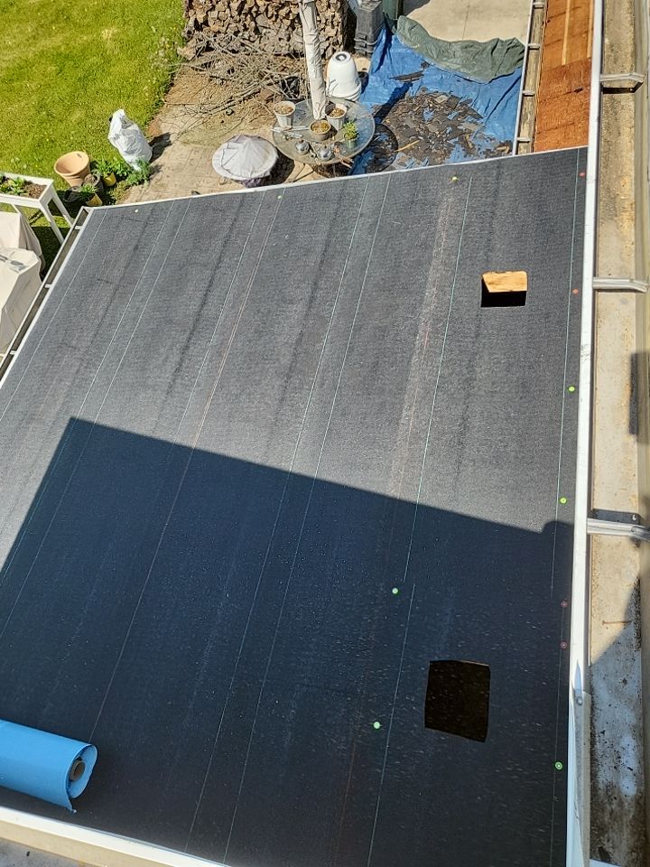 ATLAS PINNACLE COLOR: SUMMER STORM DRIP EDGE: WHITE by Eagle Eye Roofing