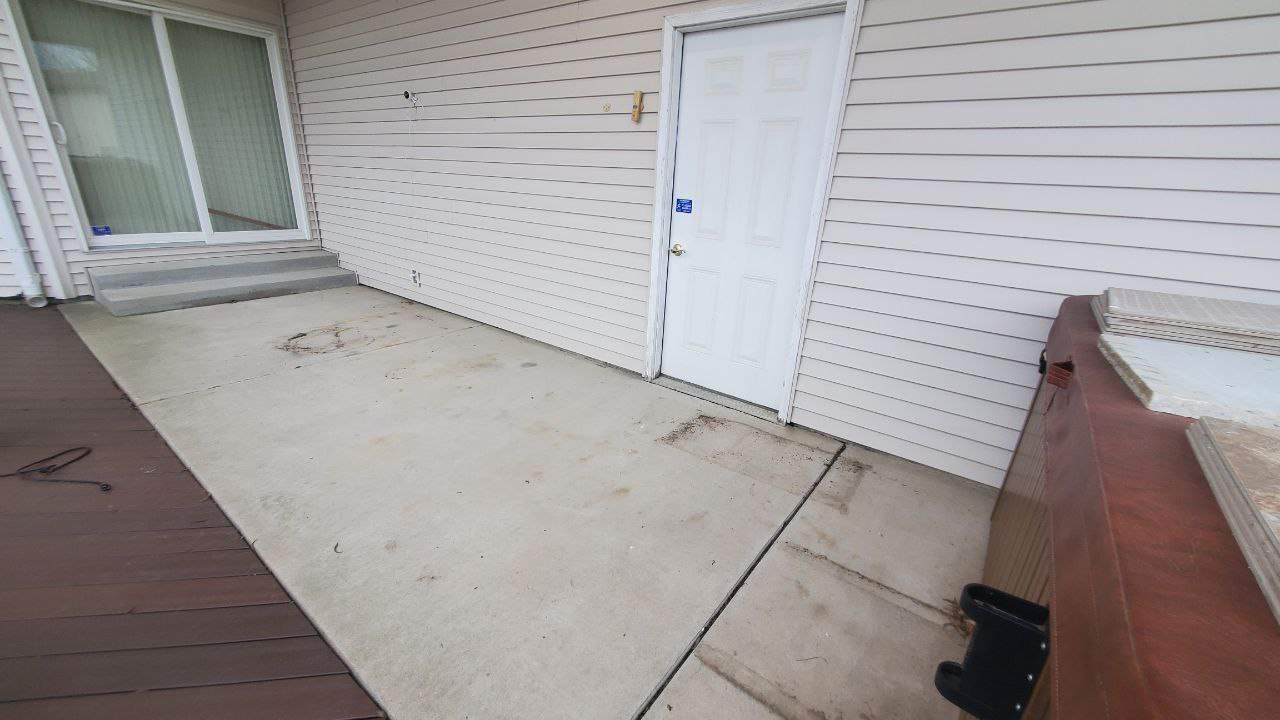 Shoreline Garage, Front Porch, & Back Porch Maroa by Loud Bros